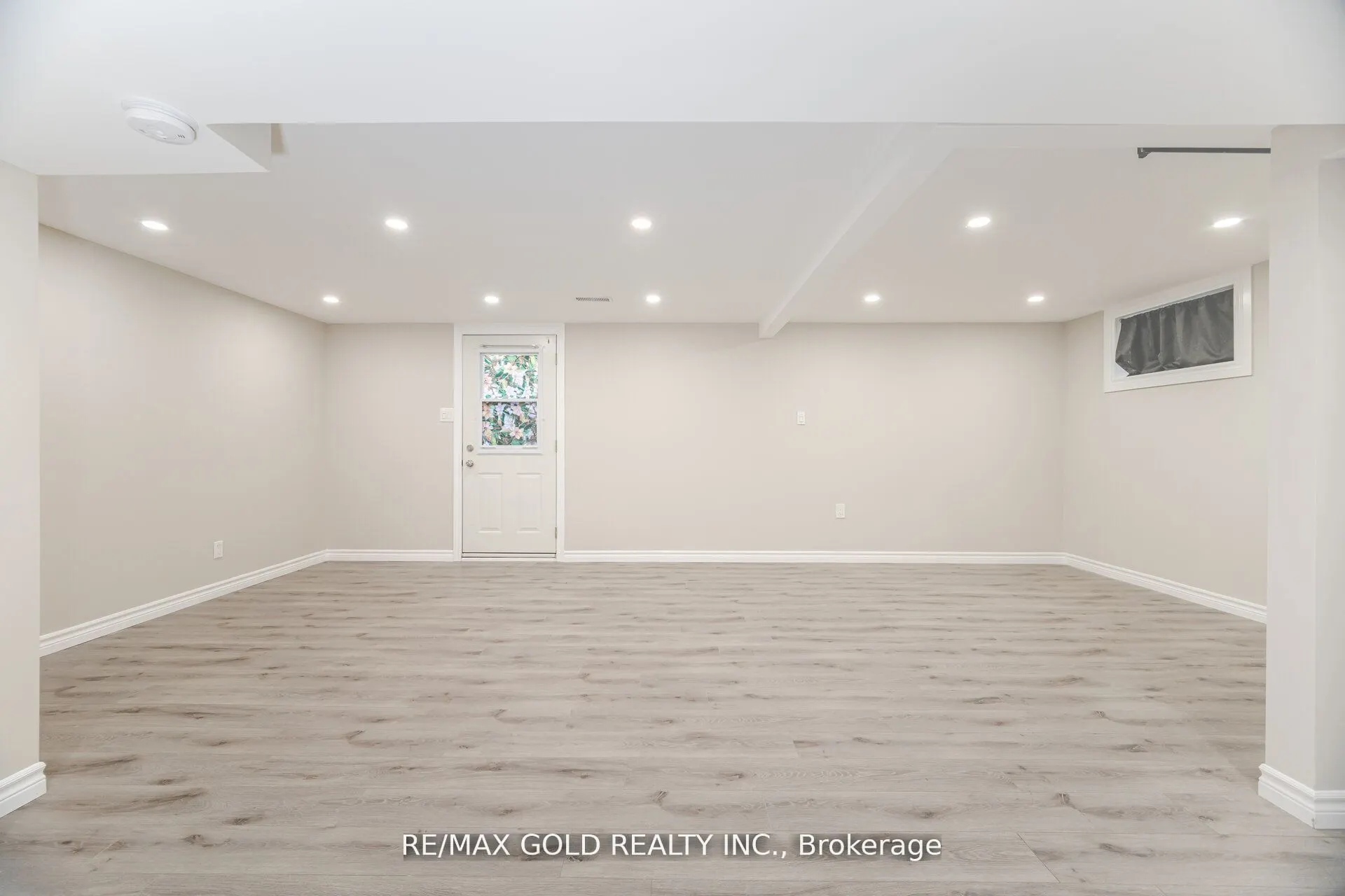 212 Cedarwoods Crescent
