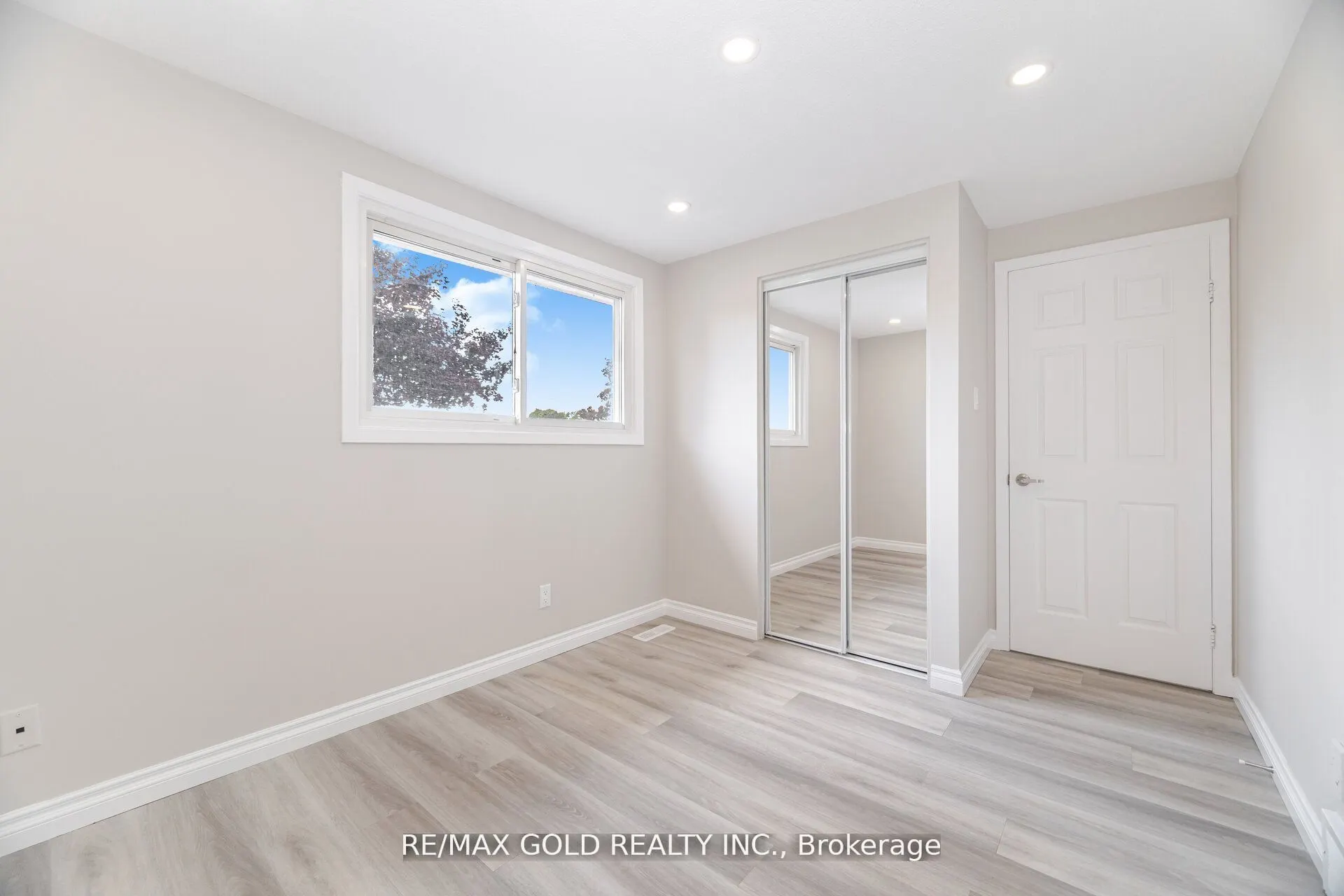212 Cedarwoods Crescent