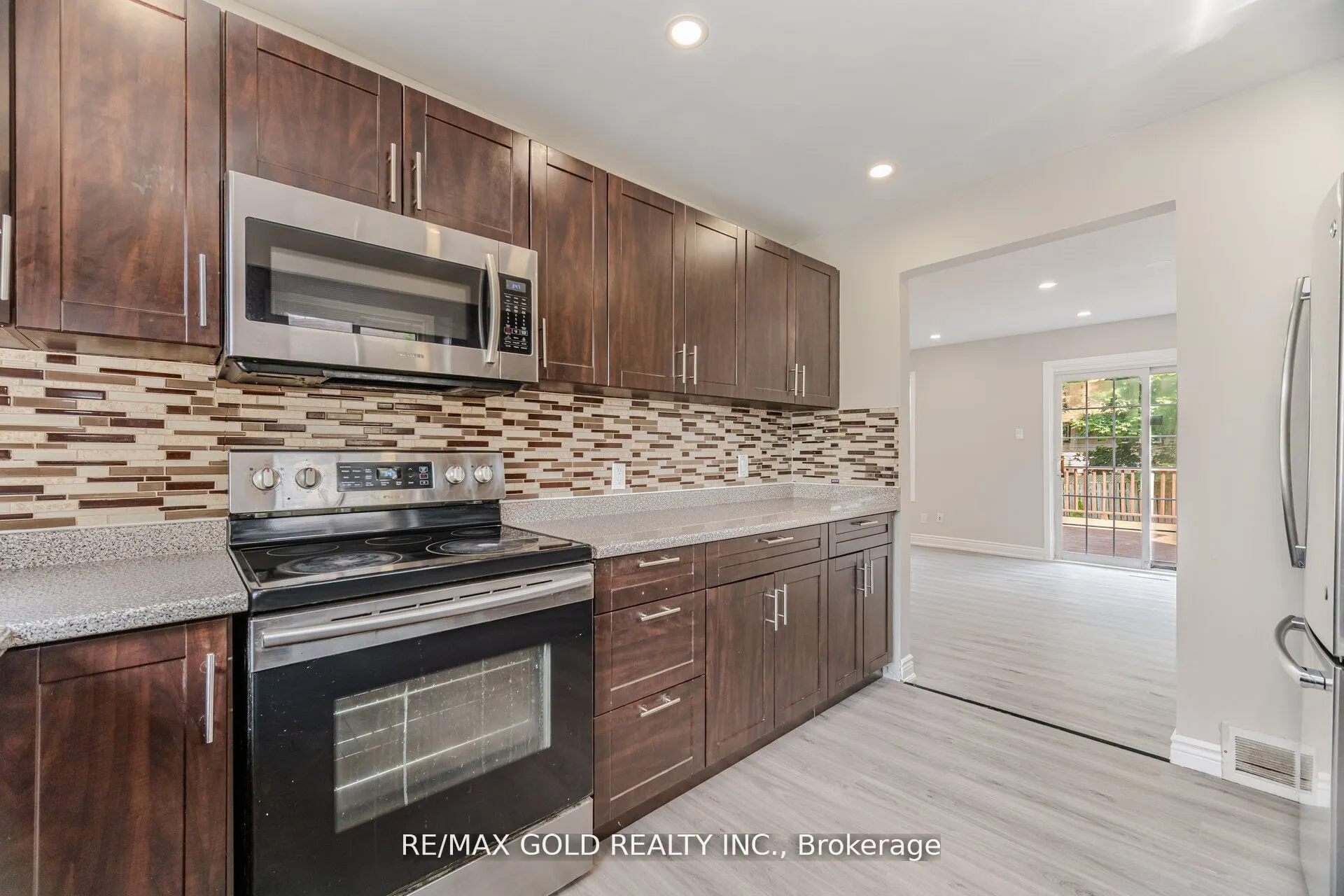 212 Cedarwoods Crescent
