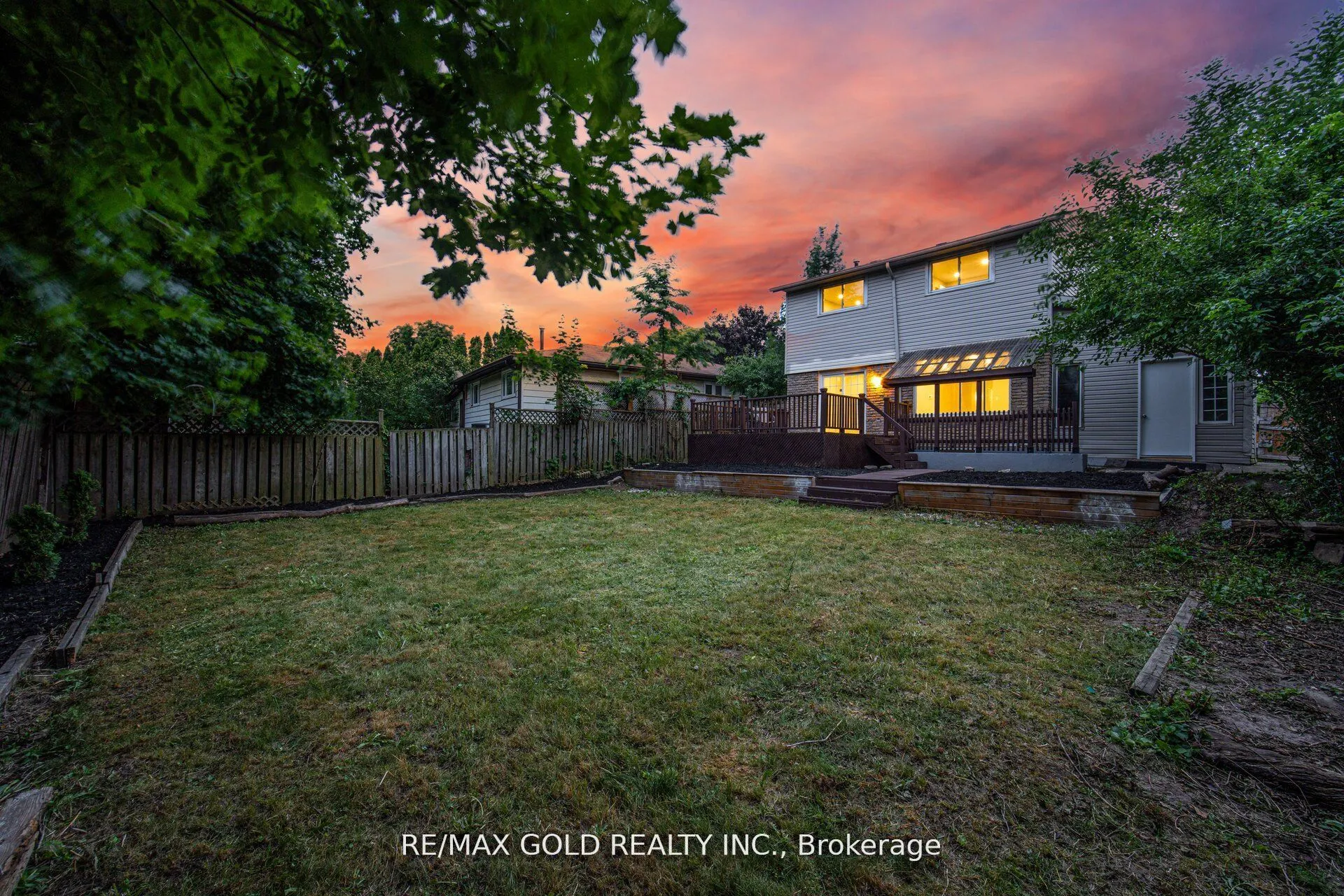 212 Cedarwoods Crescent