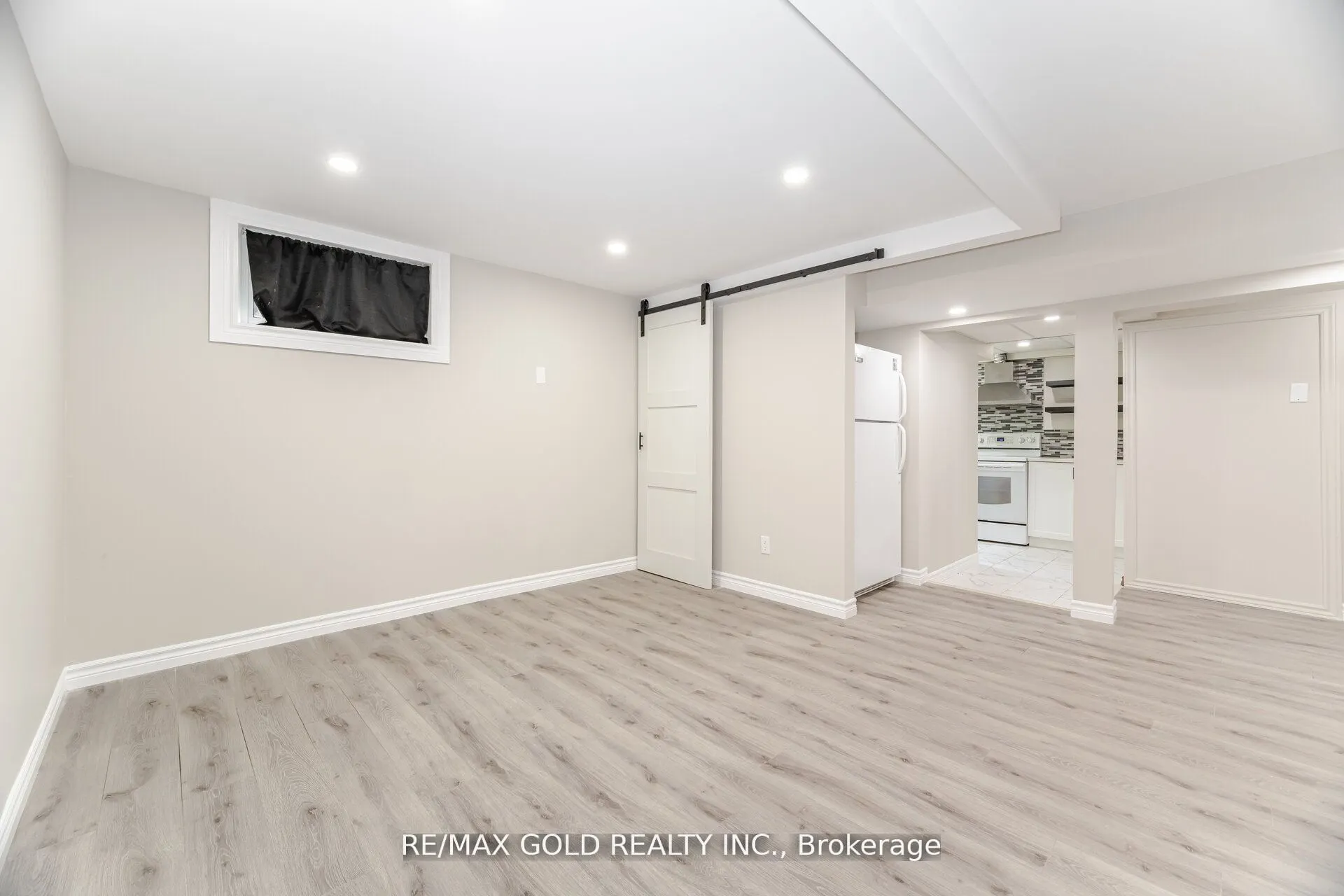 212 Cedarwoods Crescent