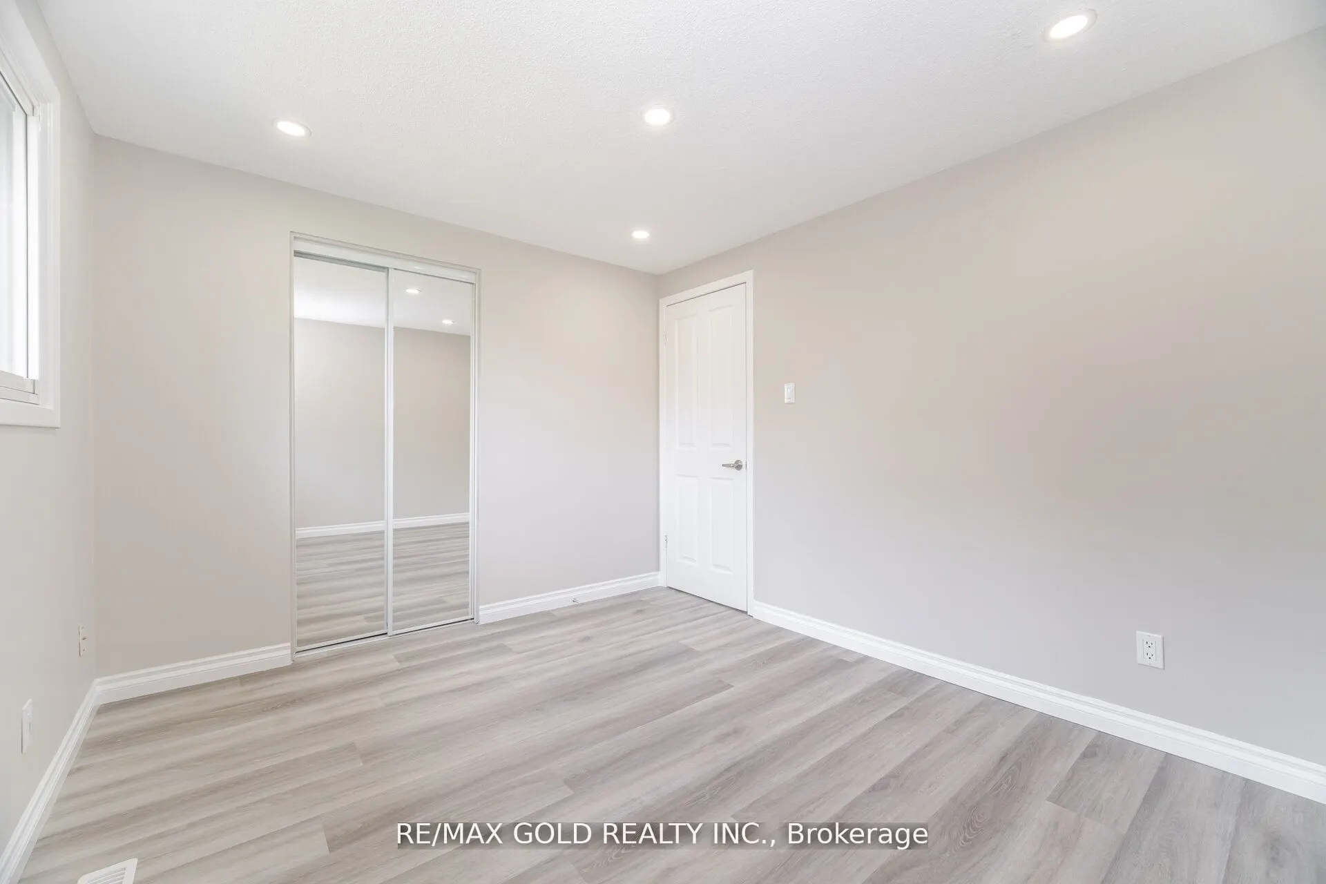 212 Cedarwoods Crescent