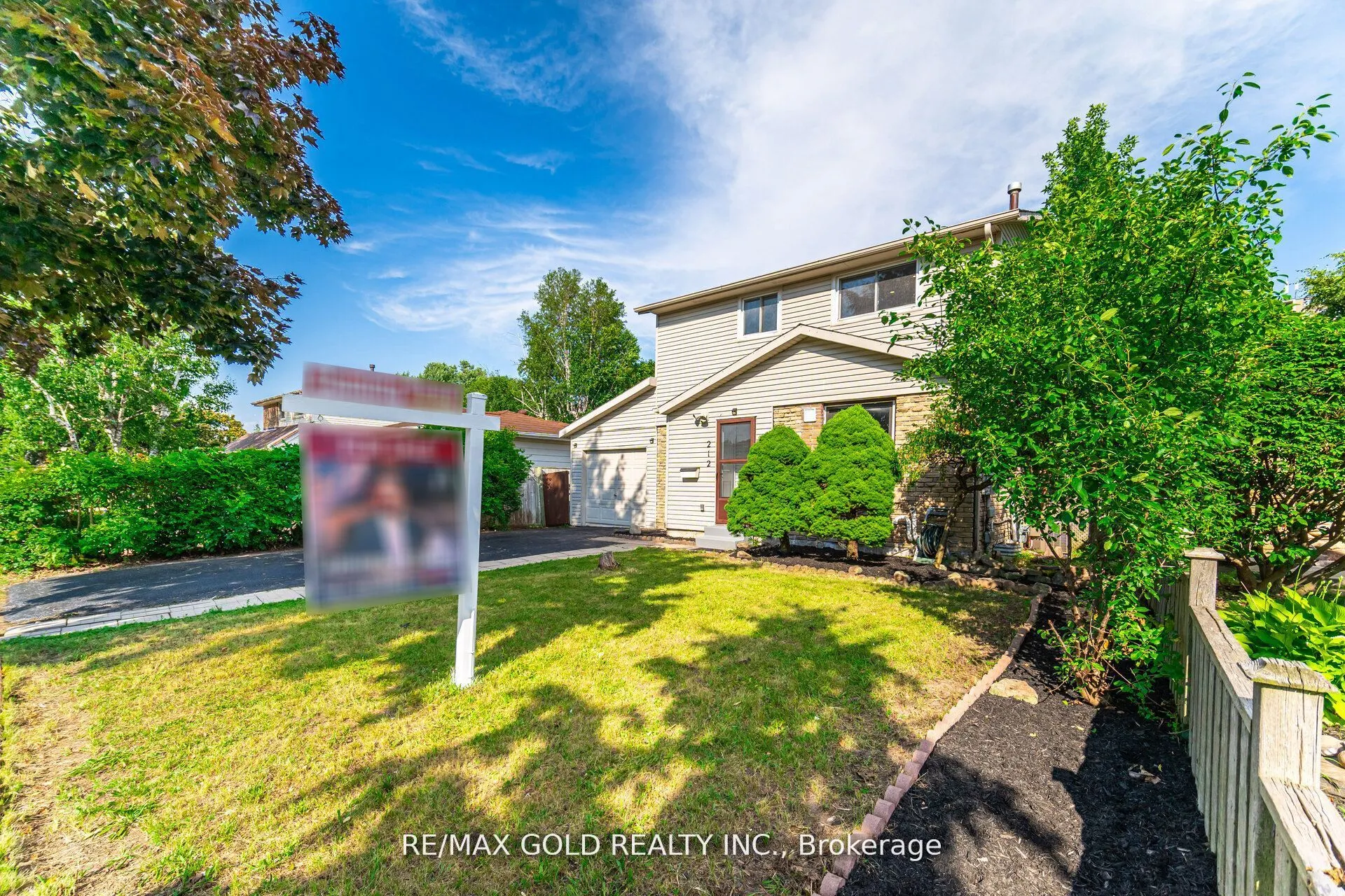 212 Cedarwoods Crescent