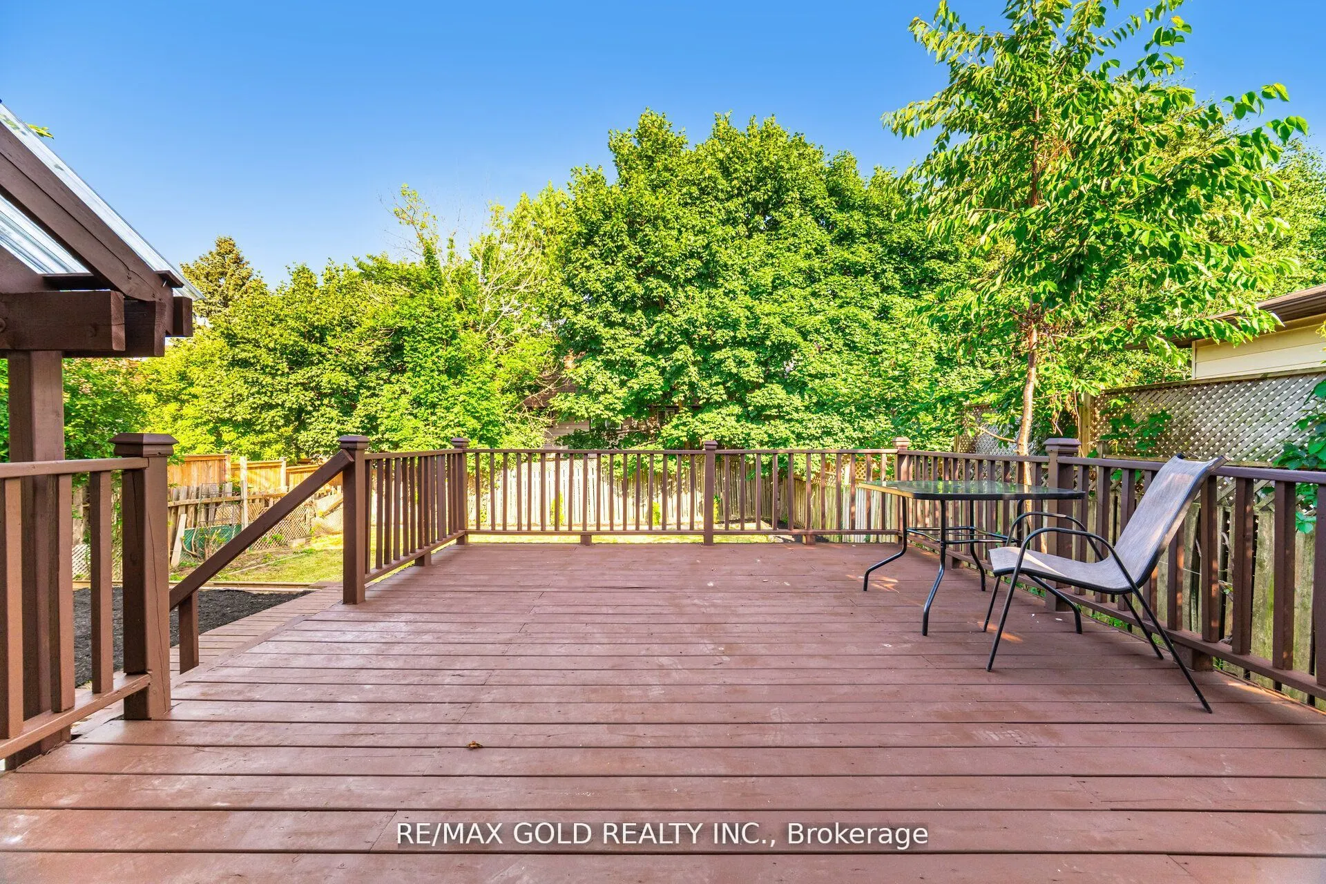 212 Cedarwoods Crescent