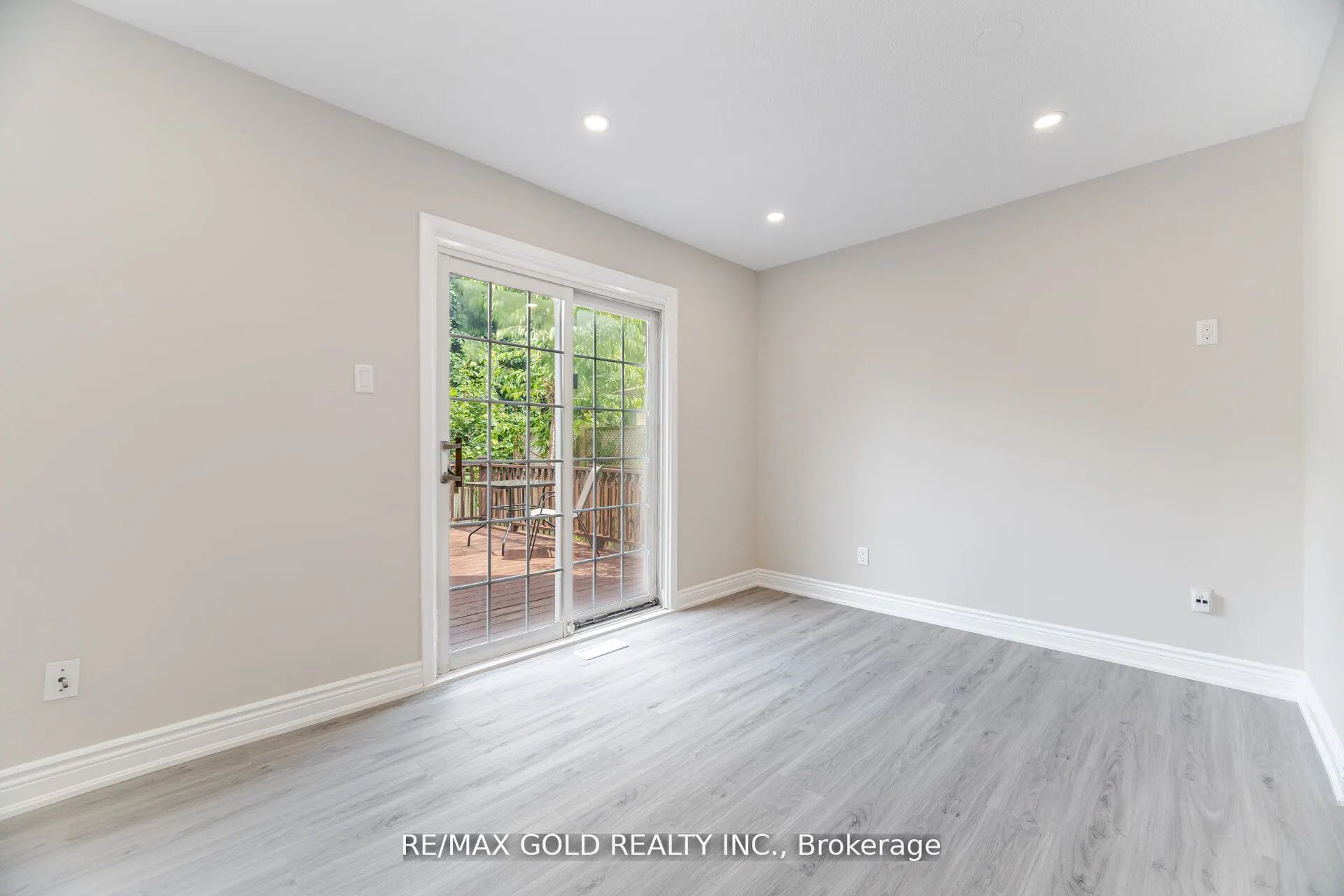 212 Cedarwoods Crescent