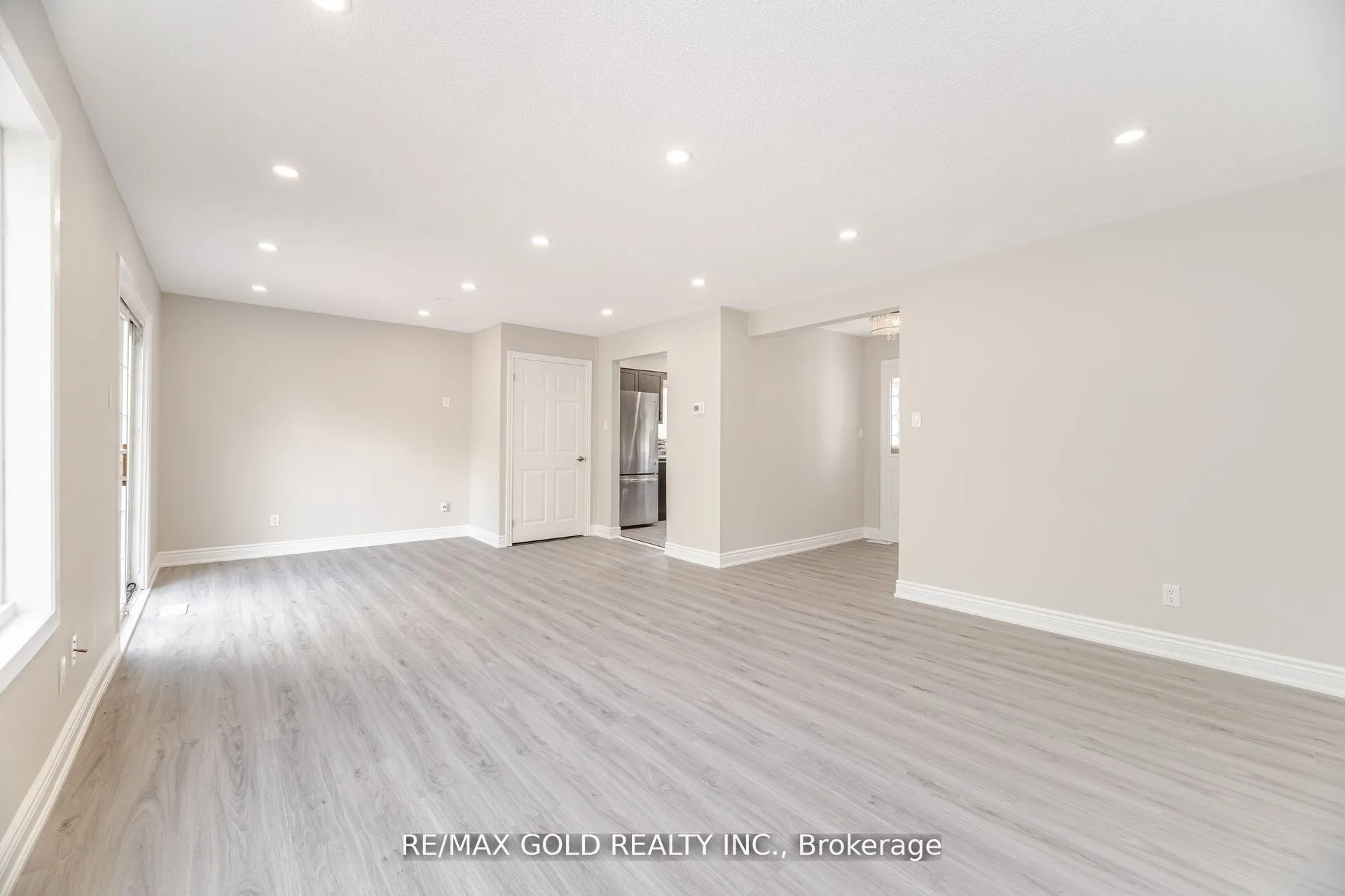 212 Cedarwoods Crescent