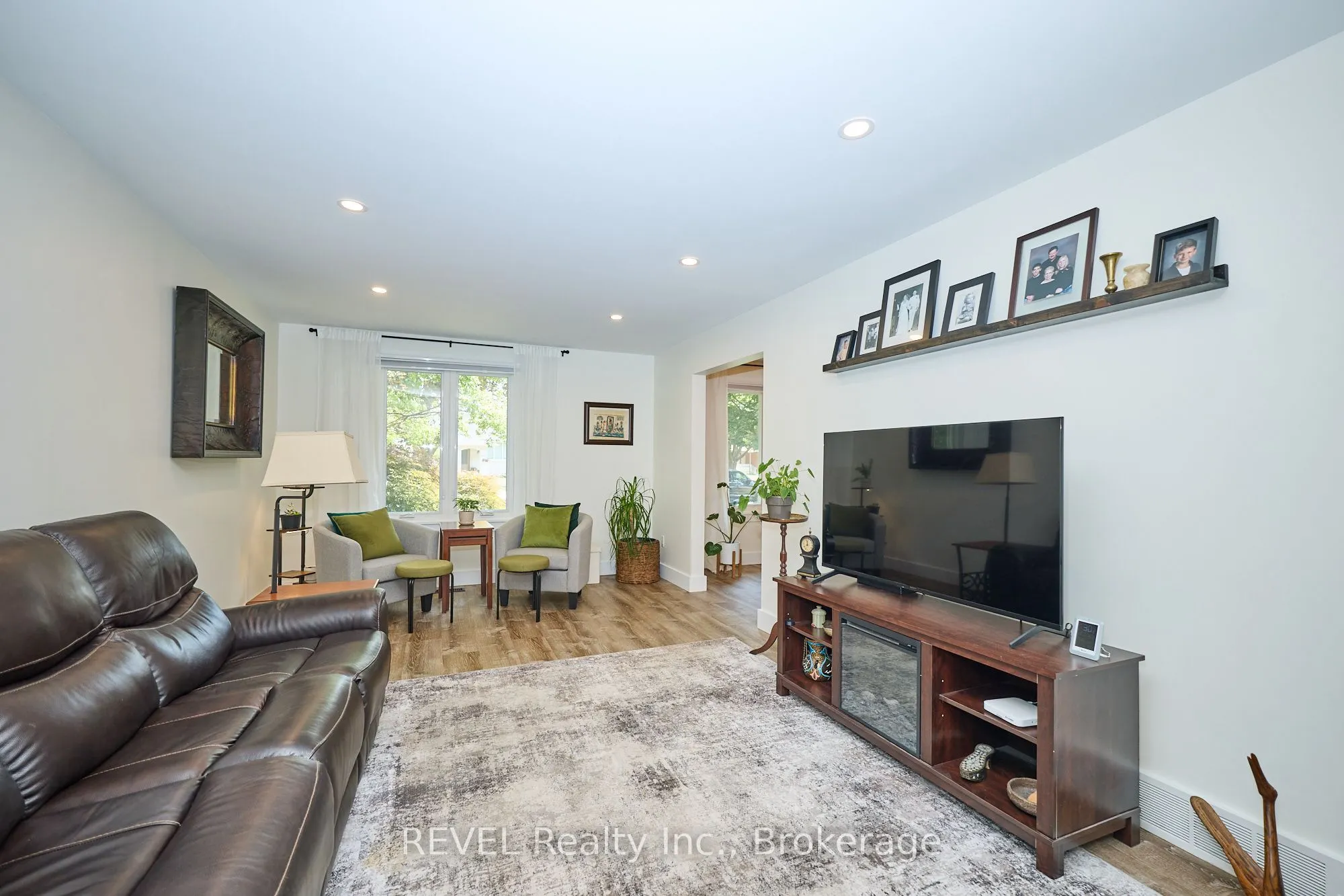 6796 Corwin Crescent