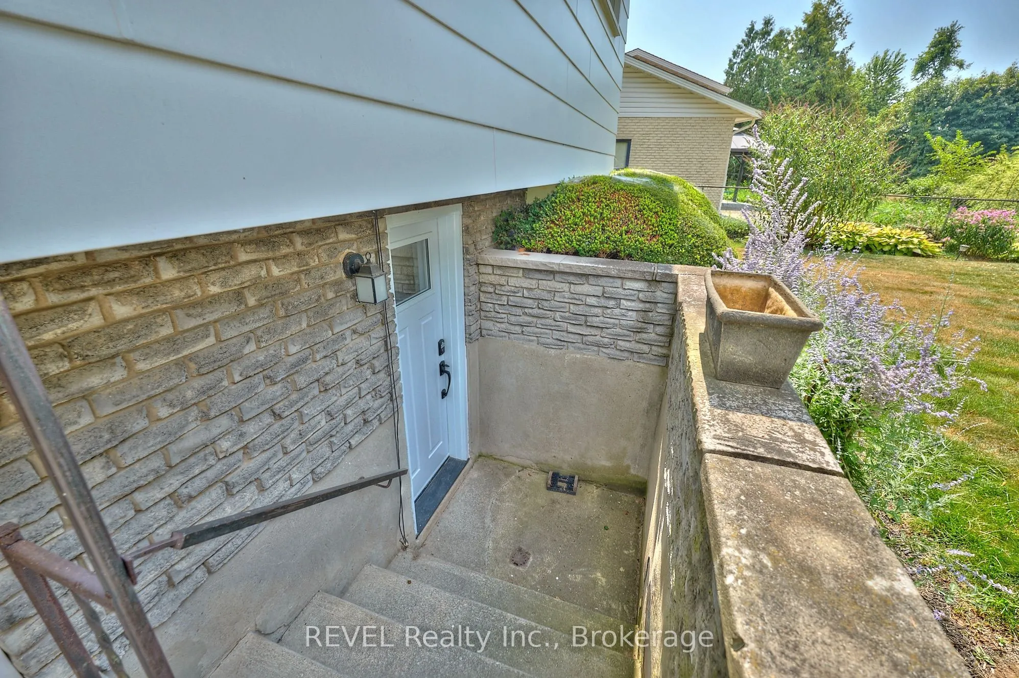 6796 Corwin Crescent
