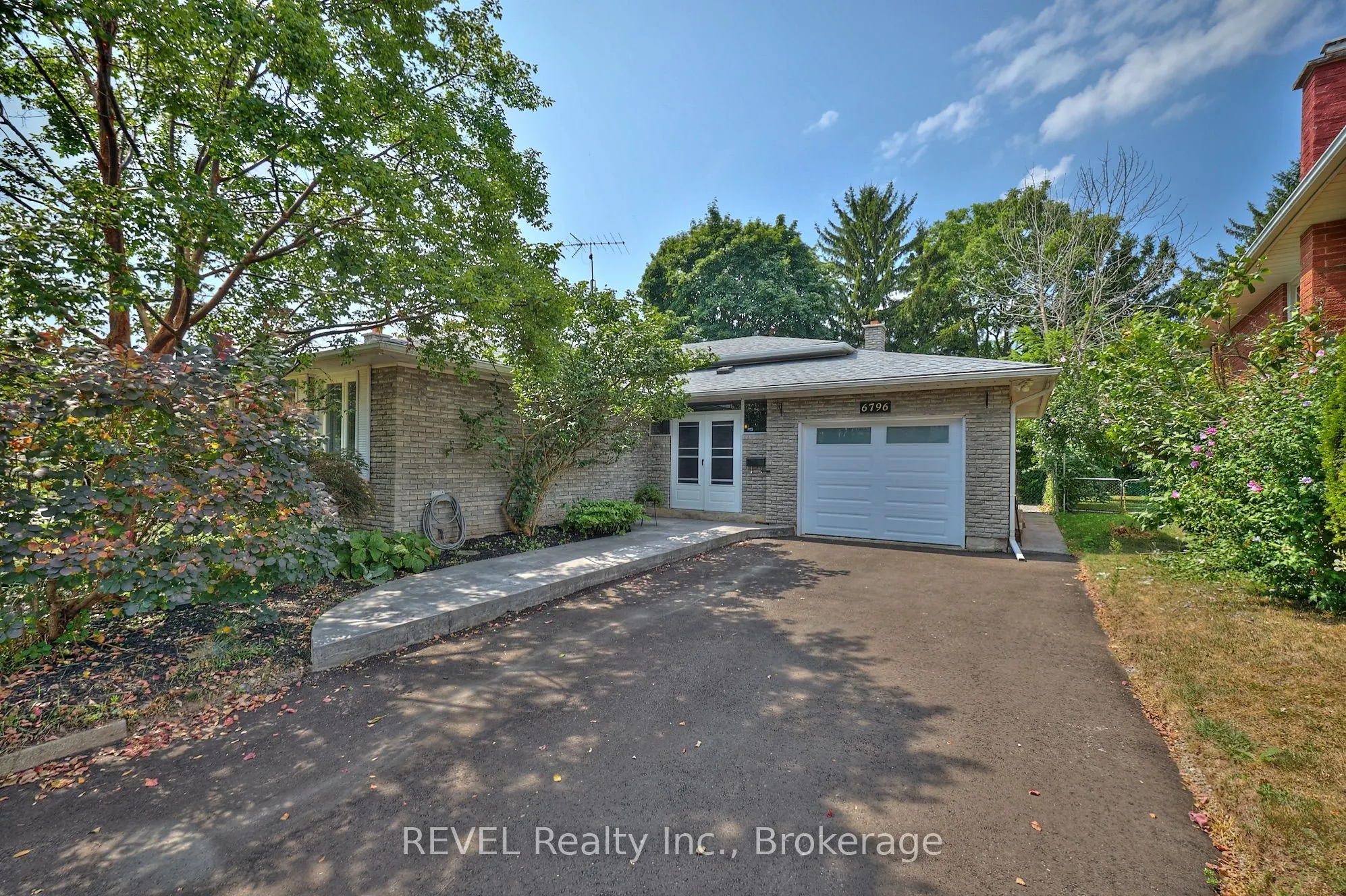 6796 Corwin Crescent