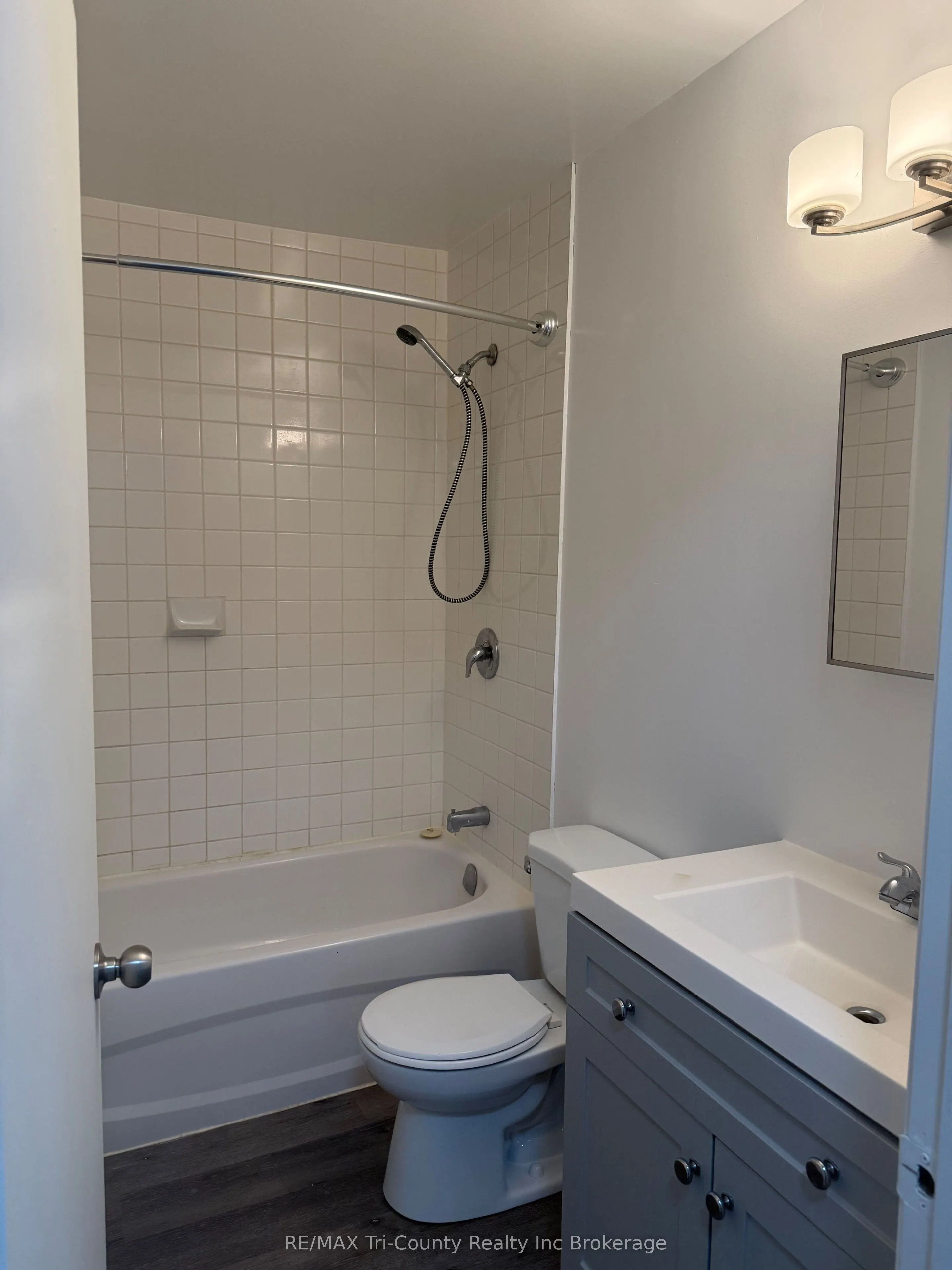 191 Lisgar Avenue, #105