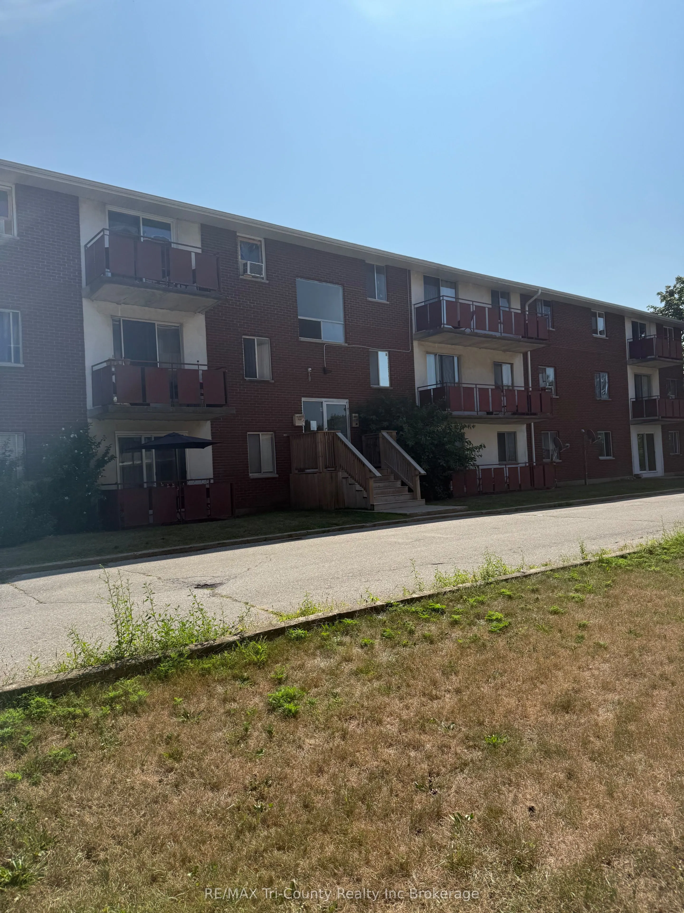 191 Lisgar Avenue, #105