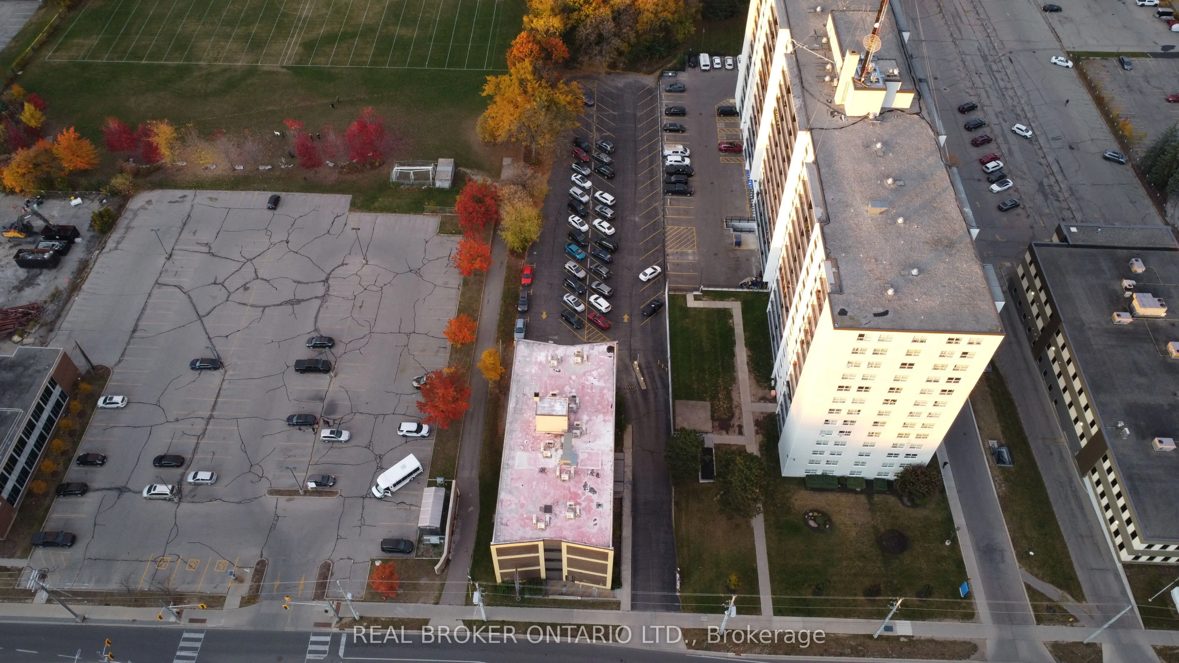 824 King Street W