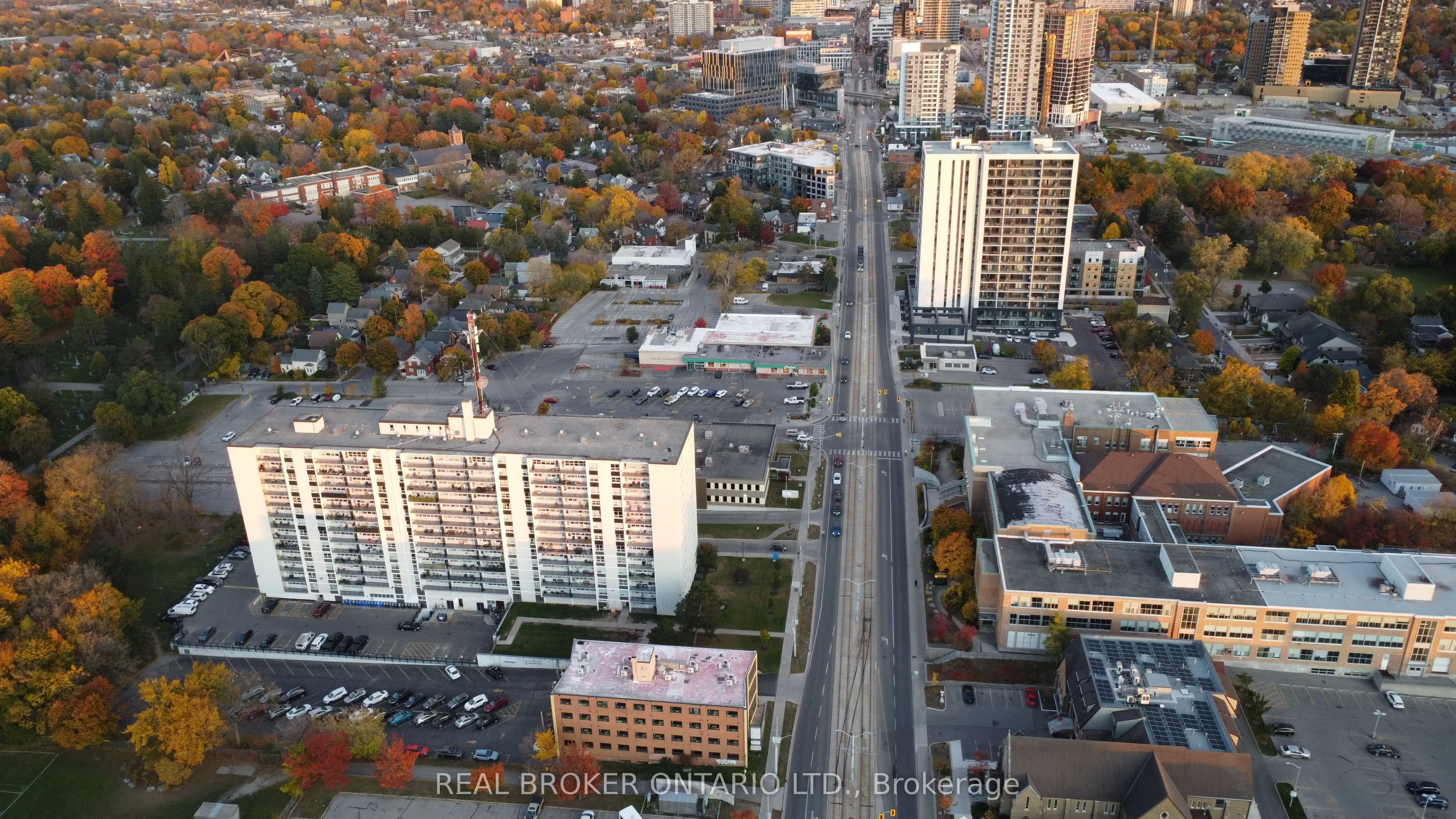 824 King Street W