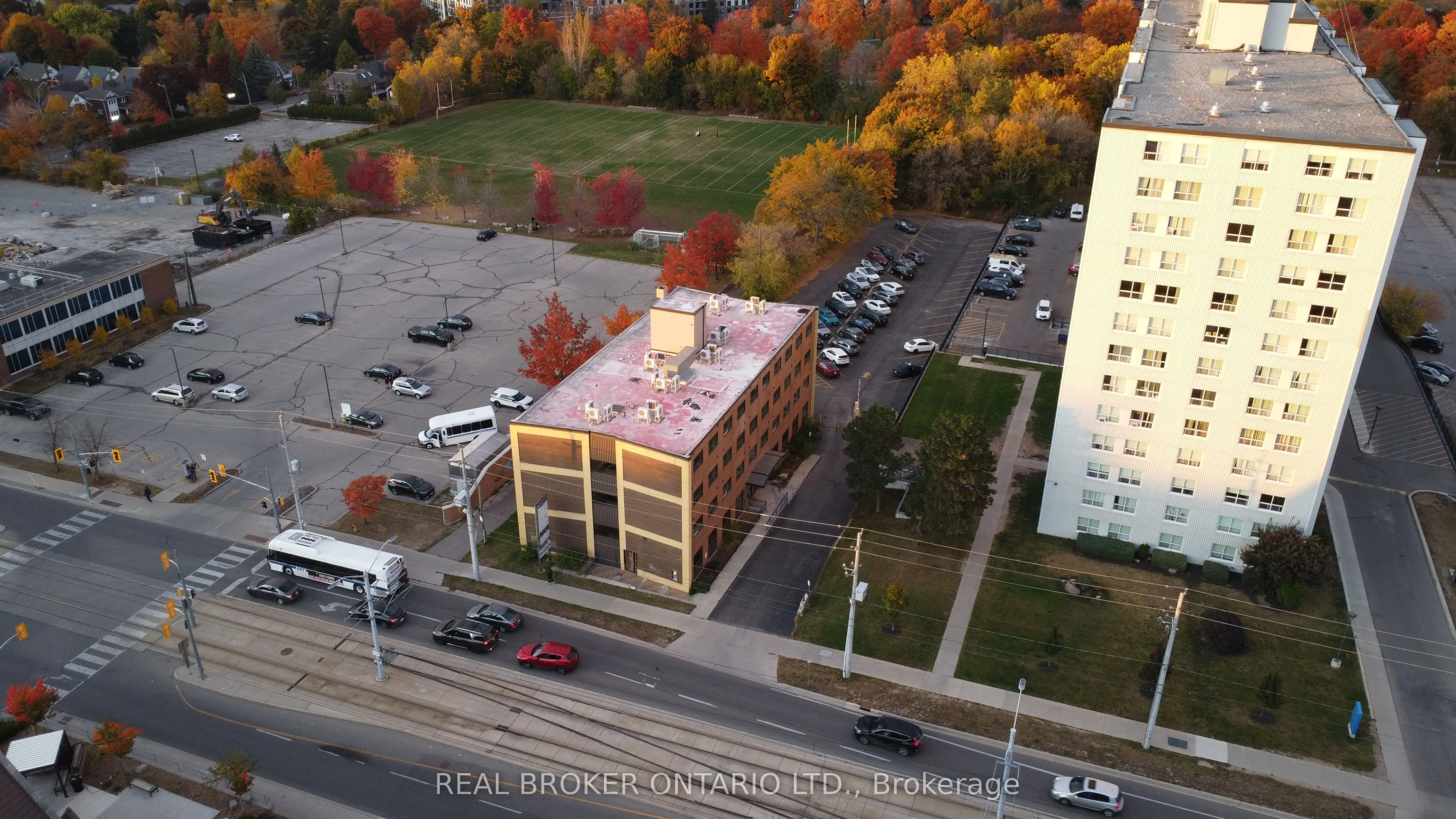 824 King Street W