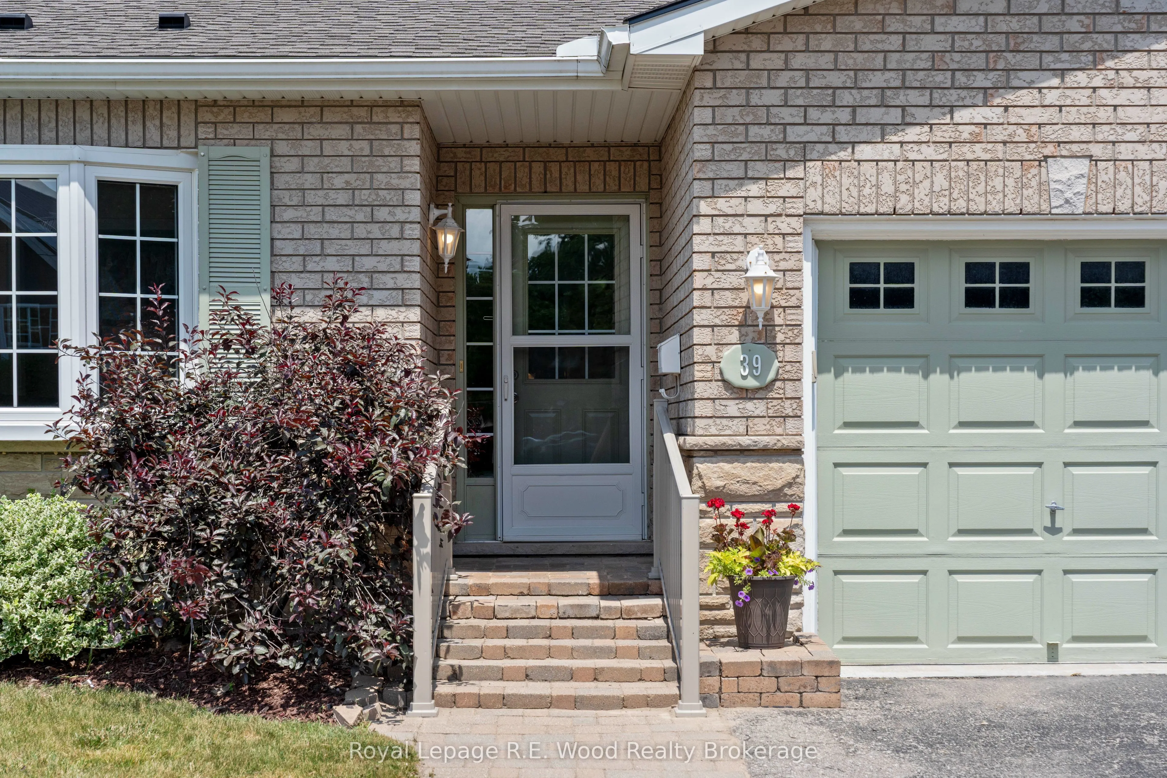 39 South Drive