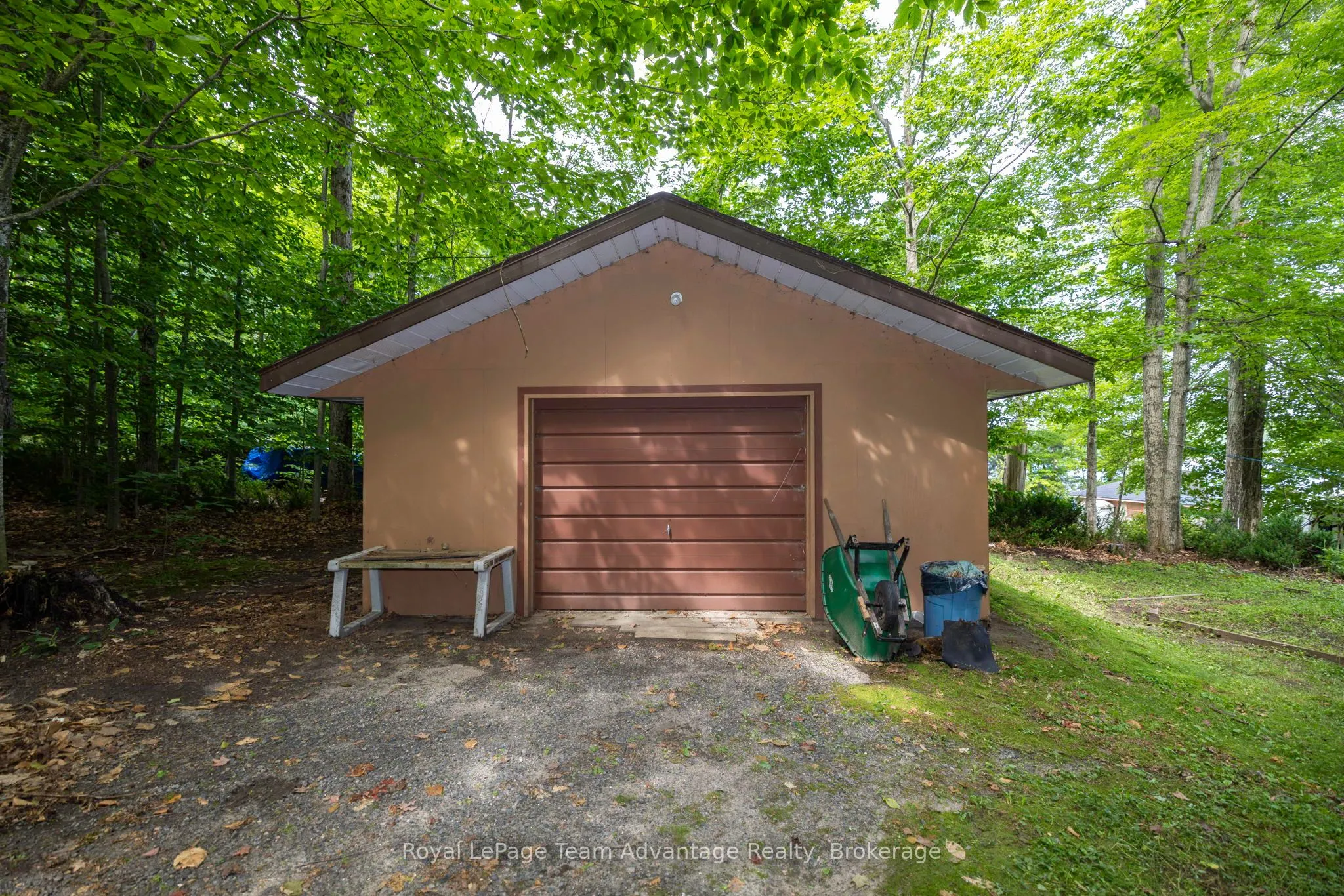 646 (125) OAK POINT Road