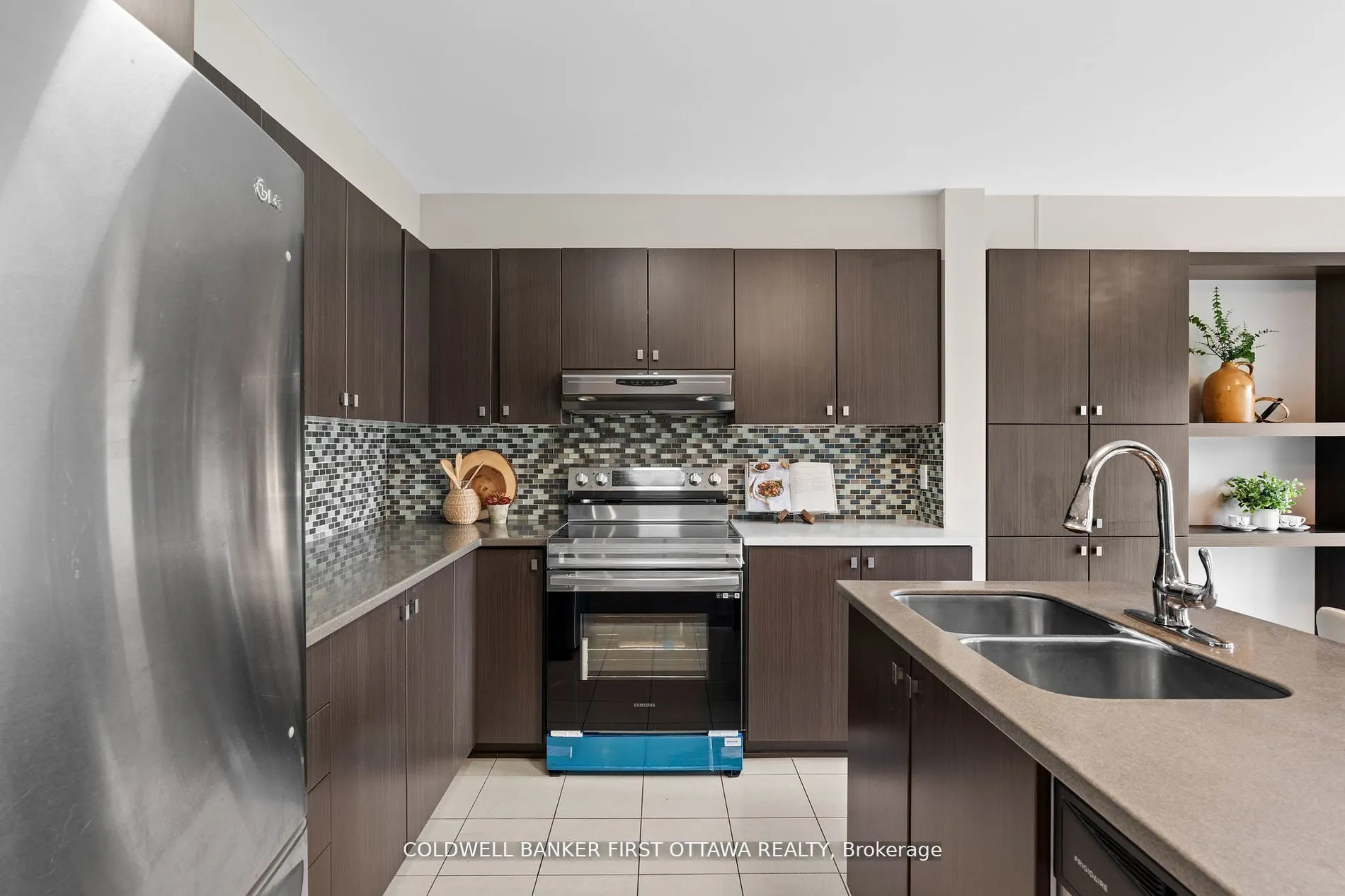 2459 ESPRIT Drive