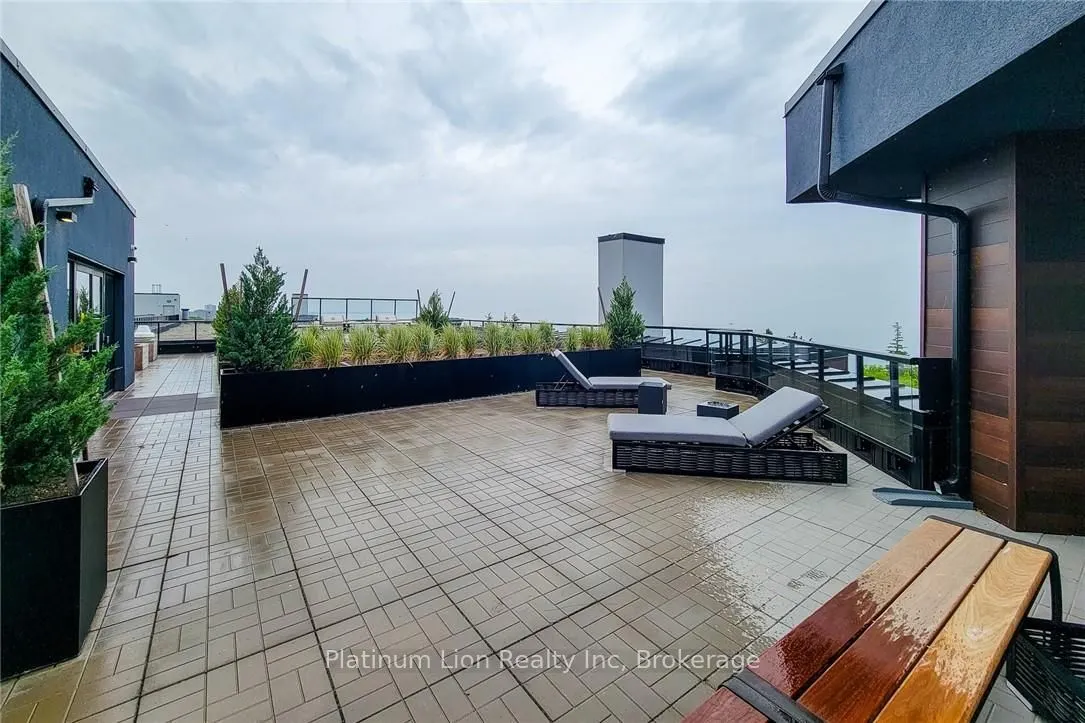 600 North Service Road, #218