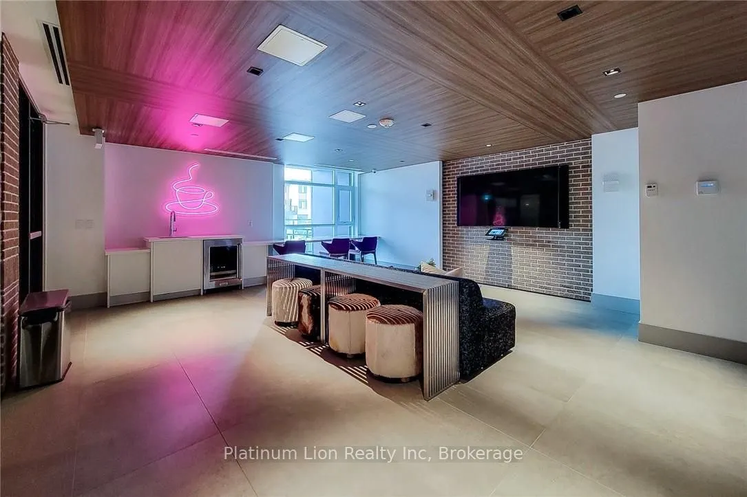 600 North Service Road, #218