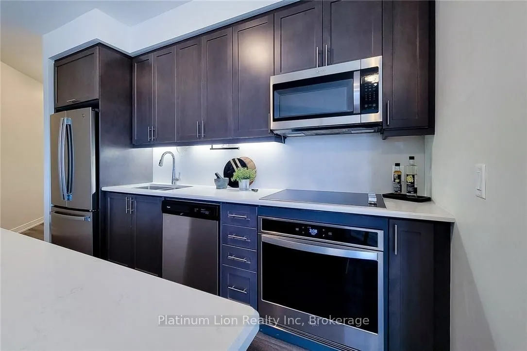 600 North Service Road, #218