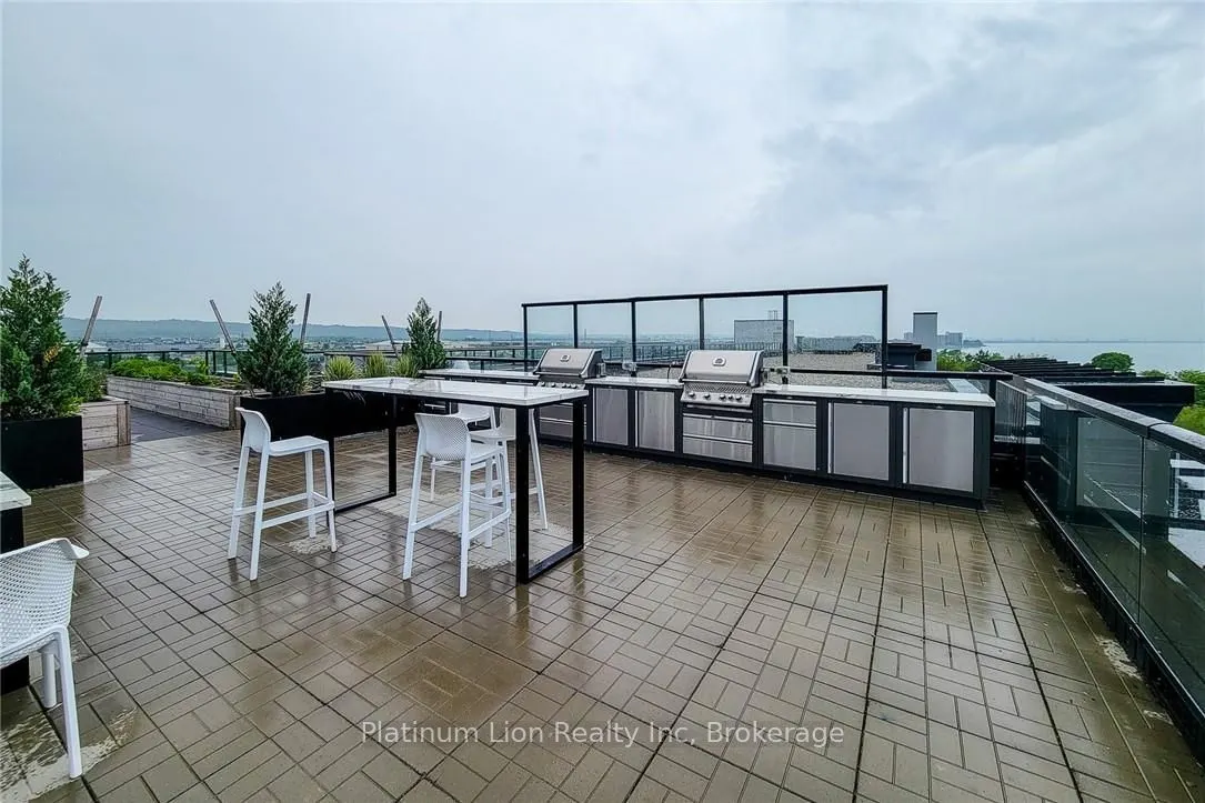 600 North Service Road, #218