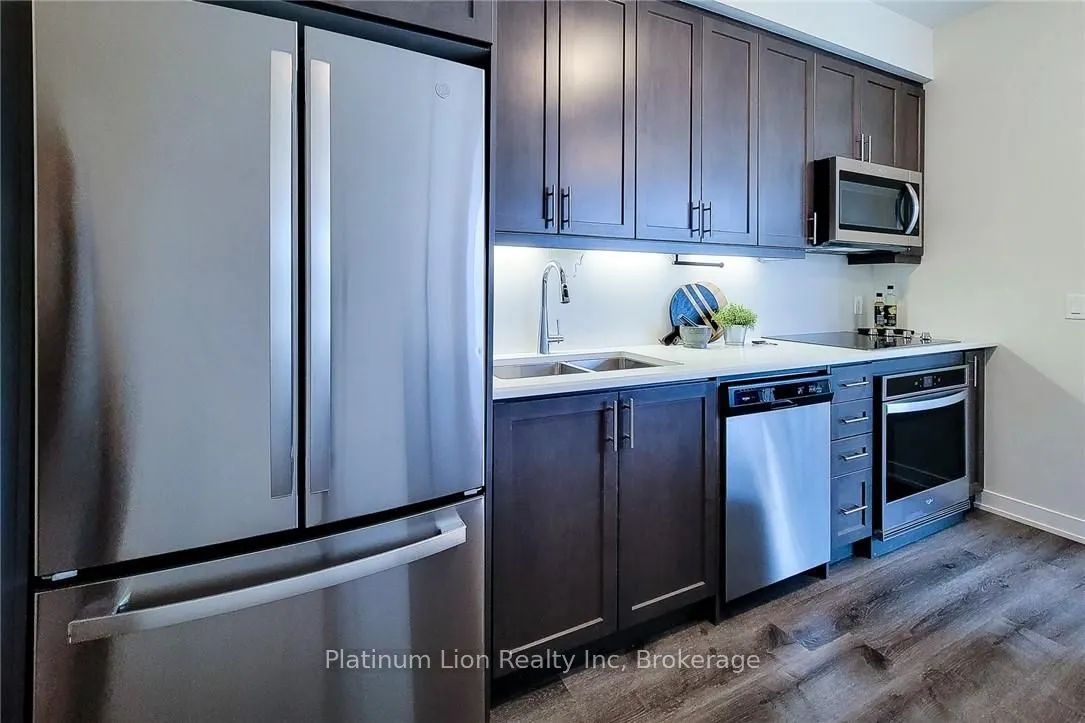 600 North Service Road, #218