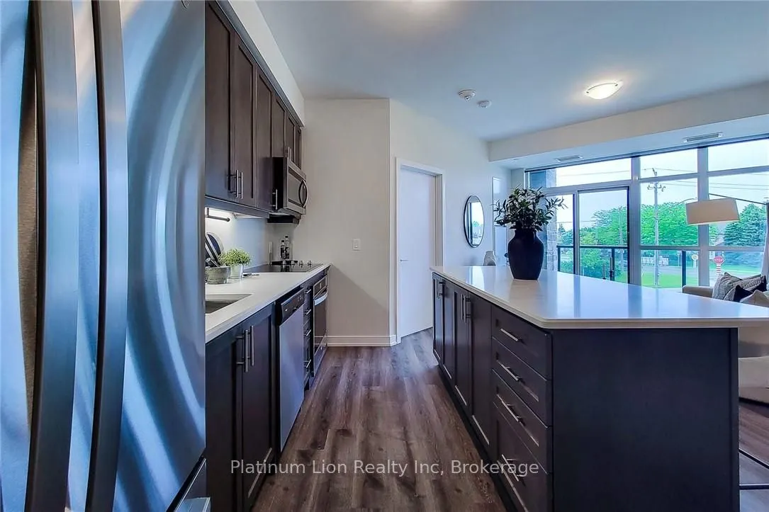 600 North Service Road, #218
