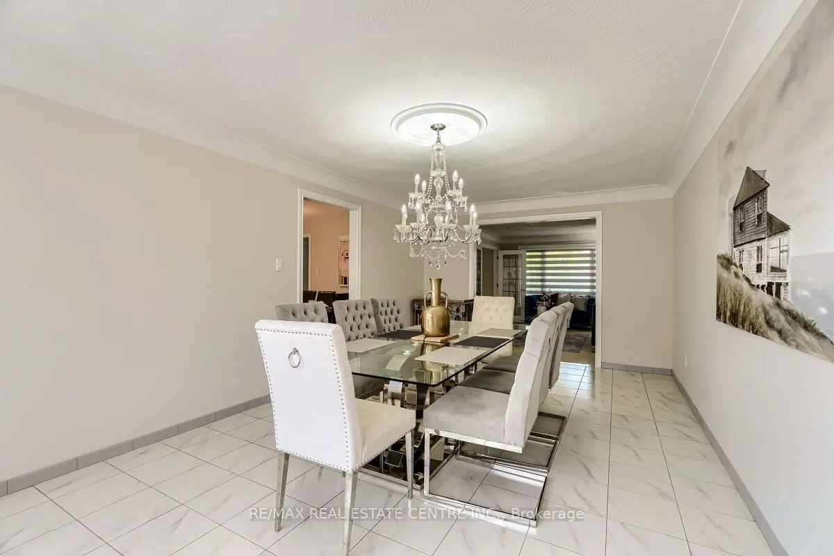 16 Vogue Court