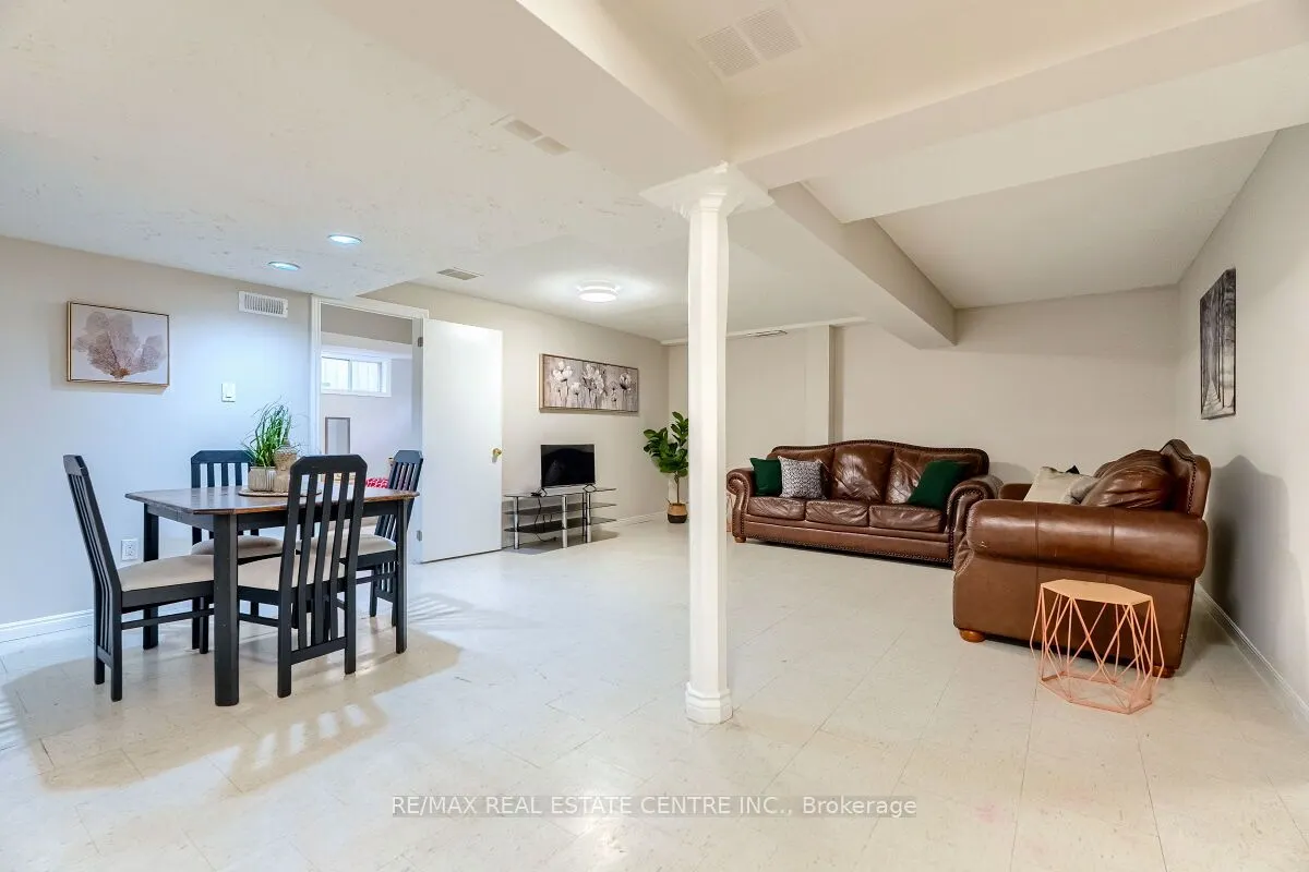 16 Vogue Court