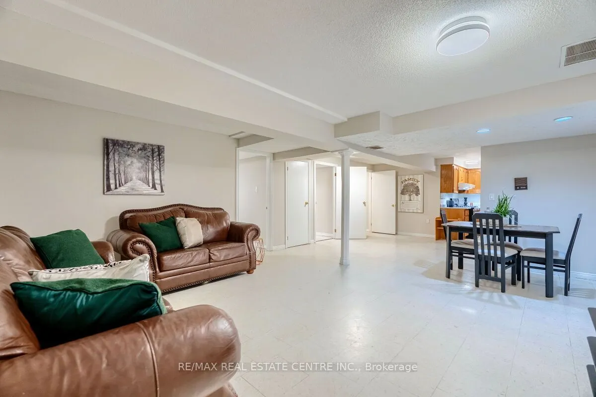 16 Vogue Court