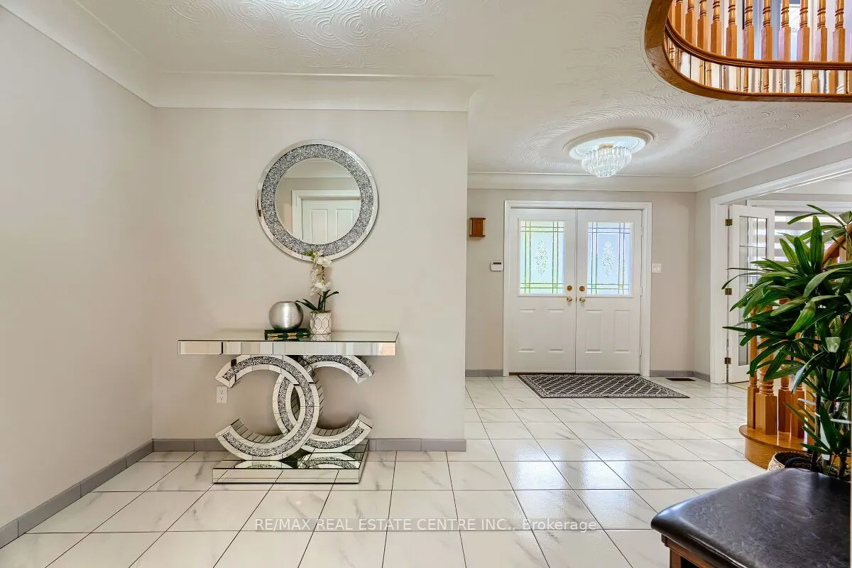 16 Vogue Court