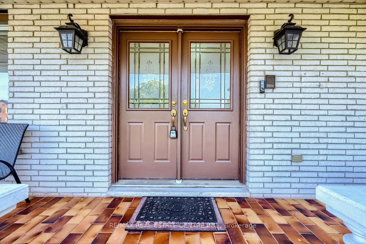 16 Vogue Court