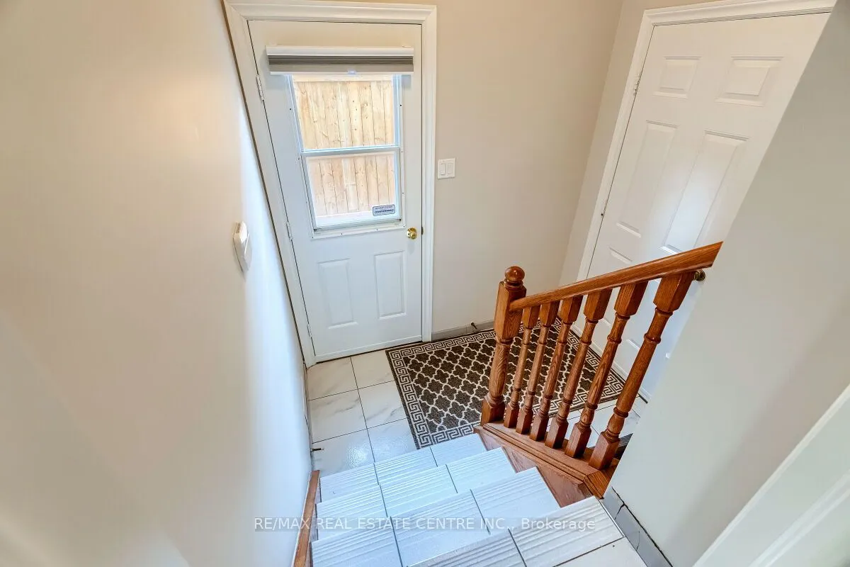 16 Vogue Court