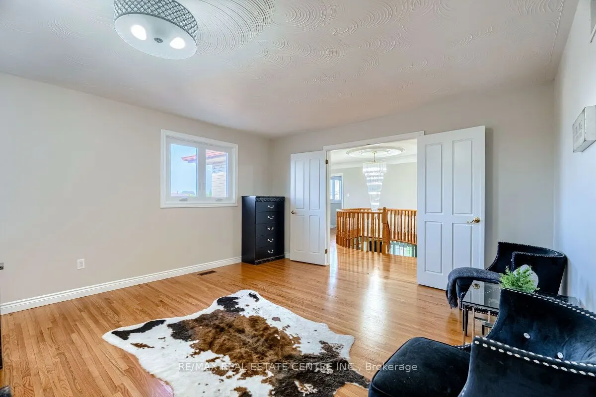 16 Vogue Court