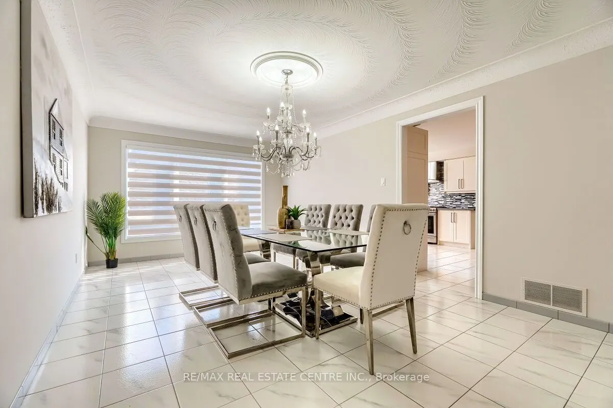 16 Vogue Court