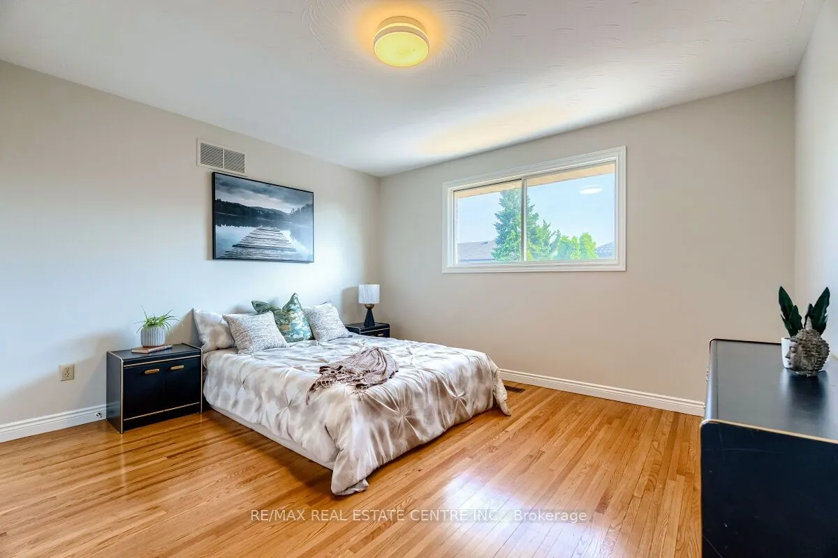 16 Vogue Court