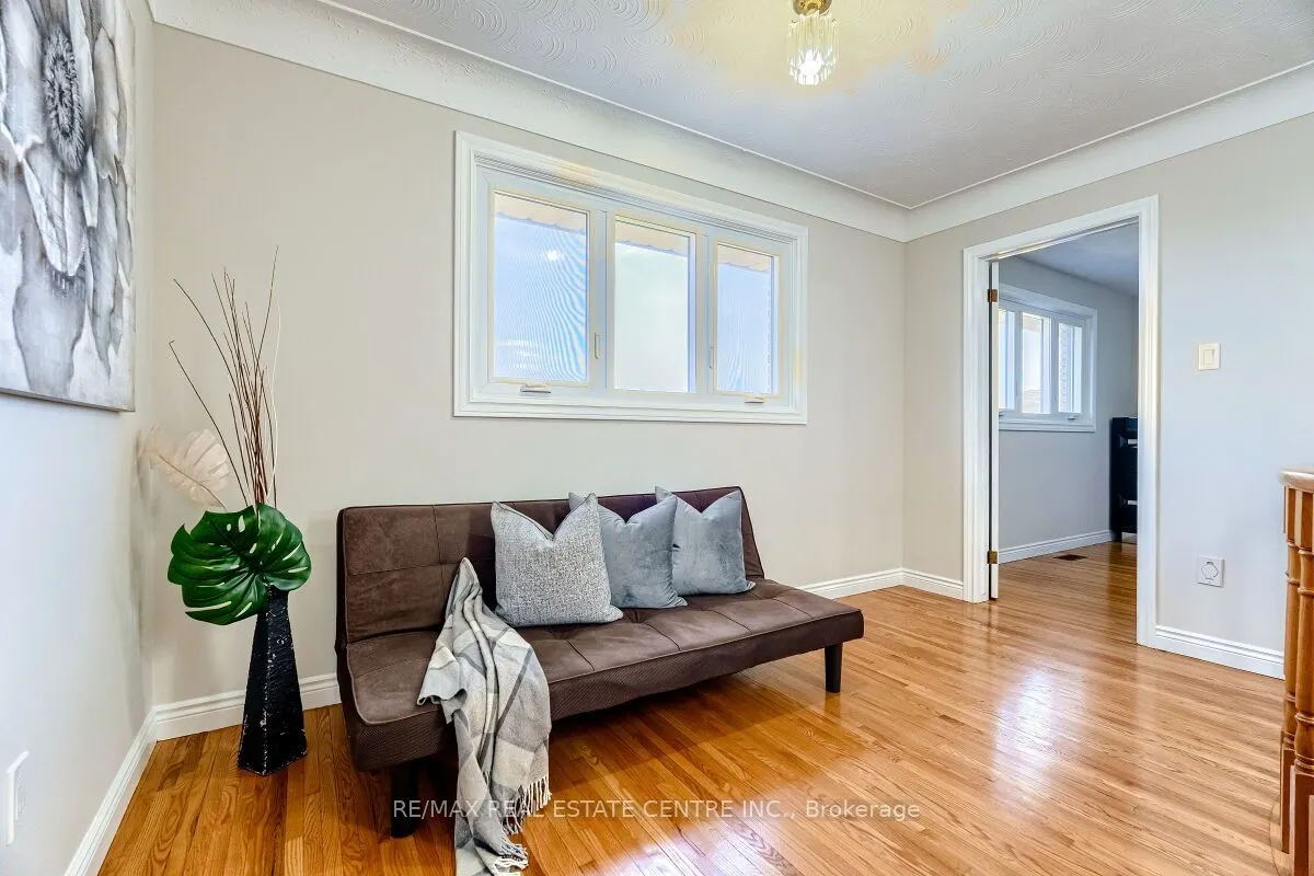 16 Vogue Court