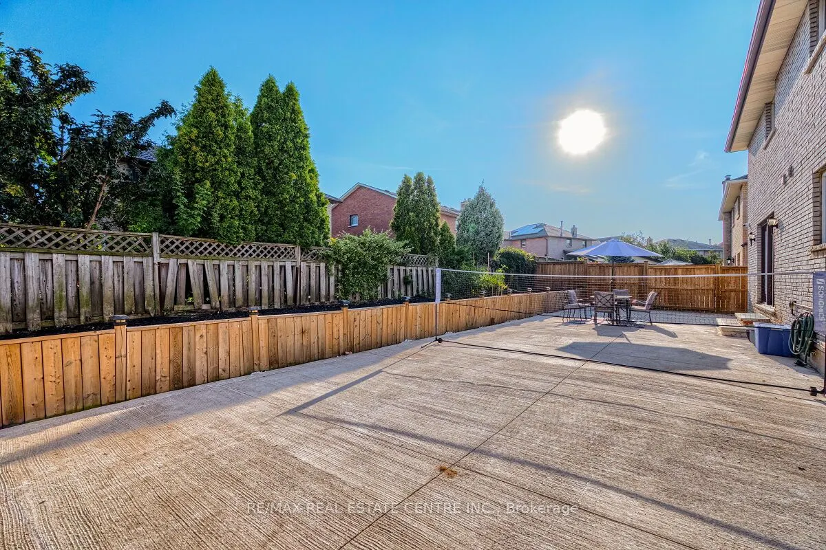 16 Vogue Court