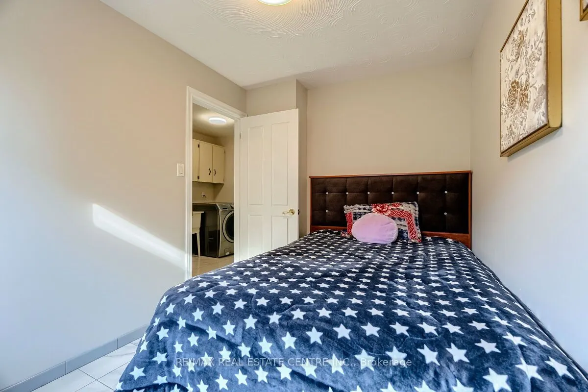 16 Vogue Court