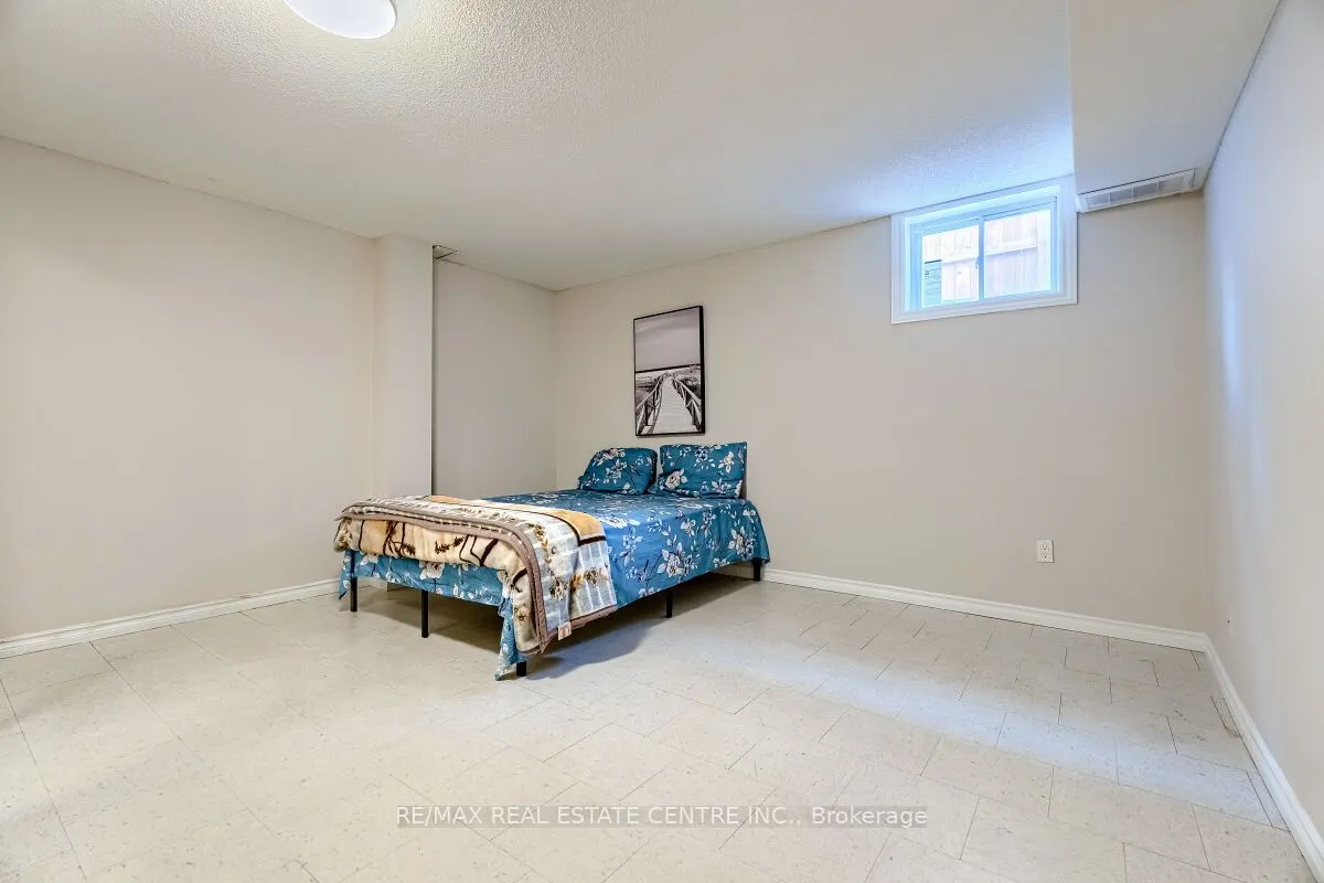 16 Vogue Court