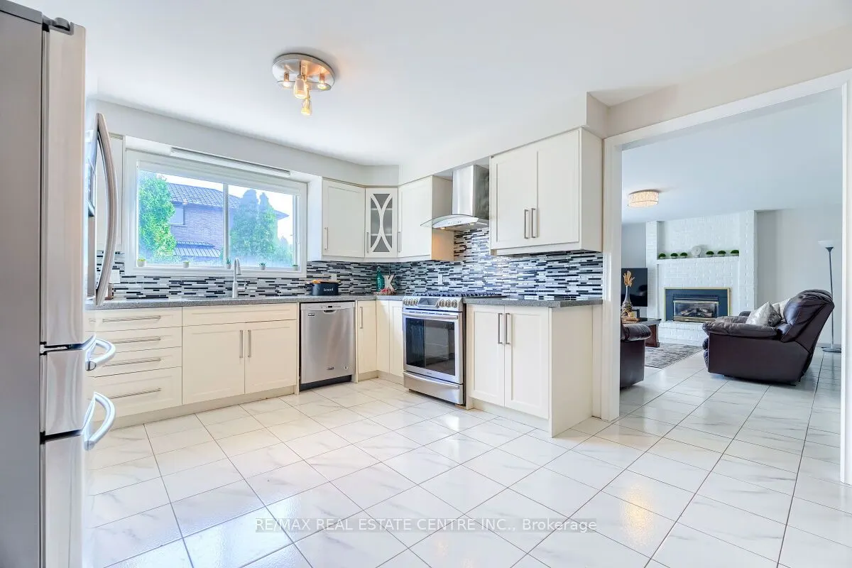 16 Vogue Court