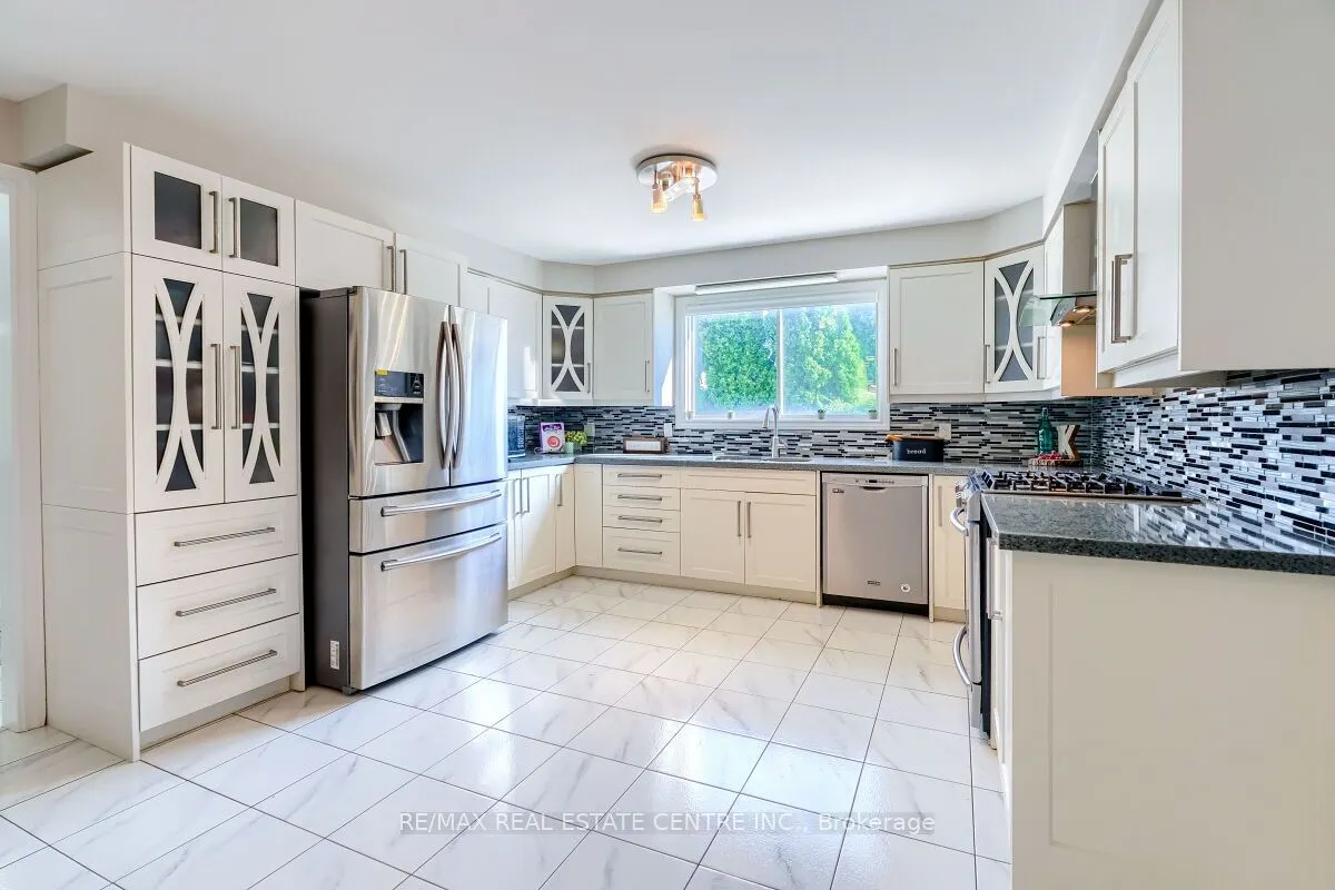 16 Vogue Court