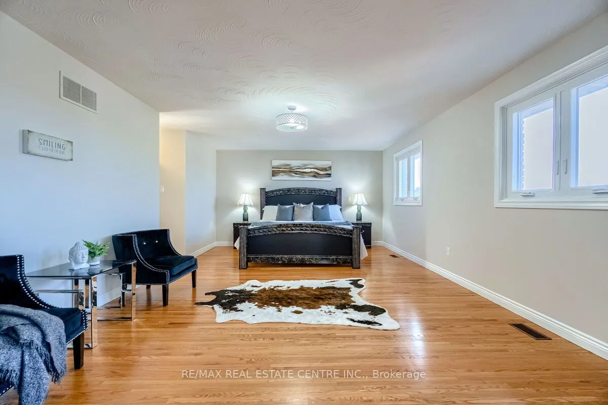 16 Vogue Court