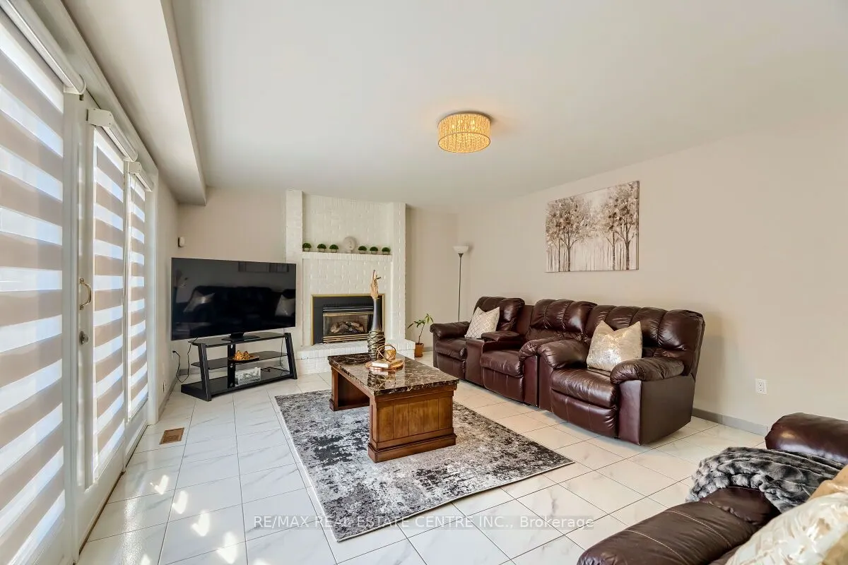 16 Vogue Court