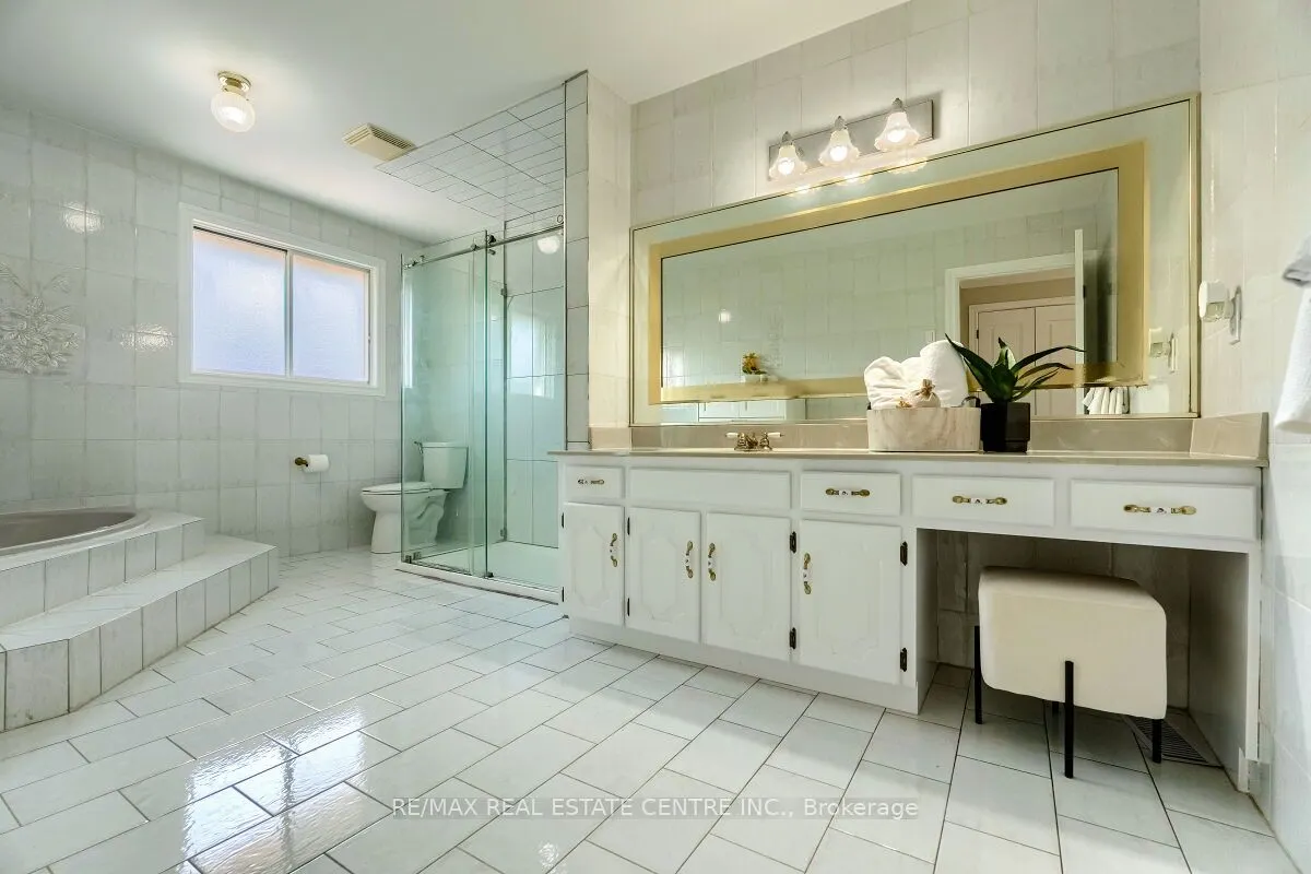 16 Vogue Court