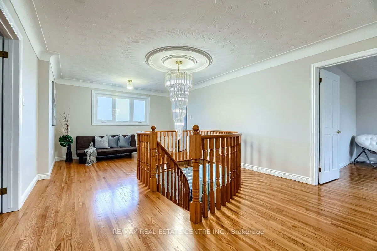 16 Vogue Court