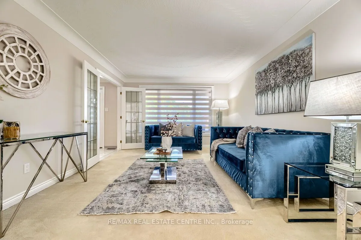 16 Vogue Court