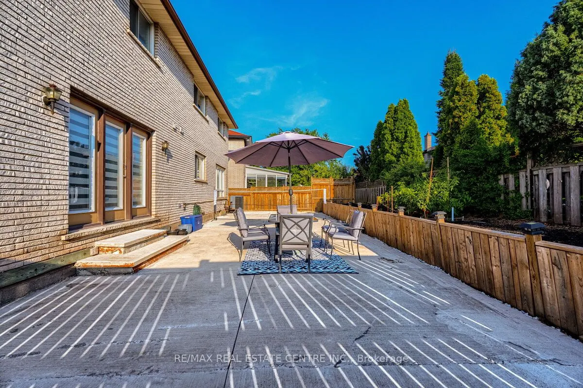 16 Vogue Court