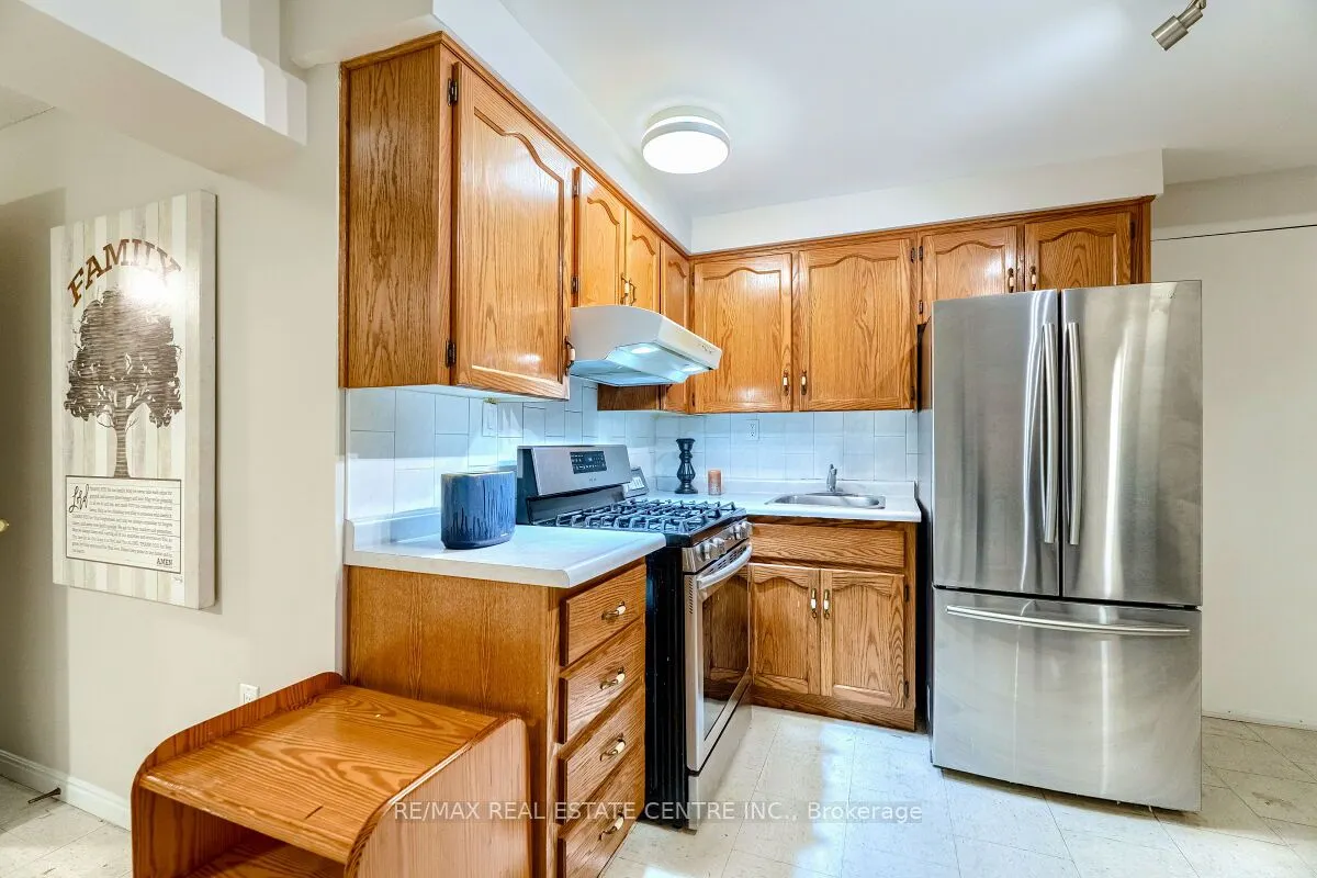 16 Vogue Court