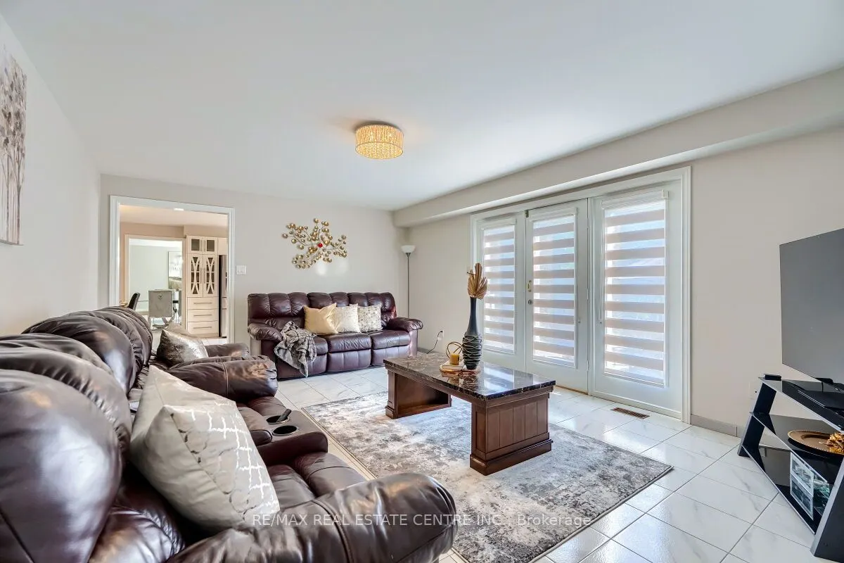 16 Vogue Court